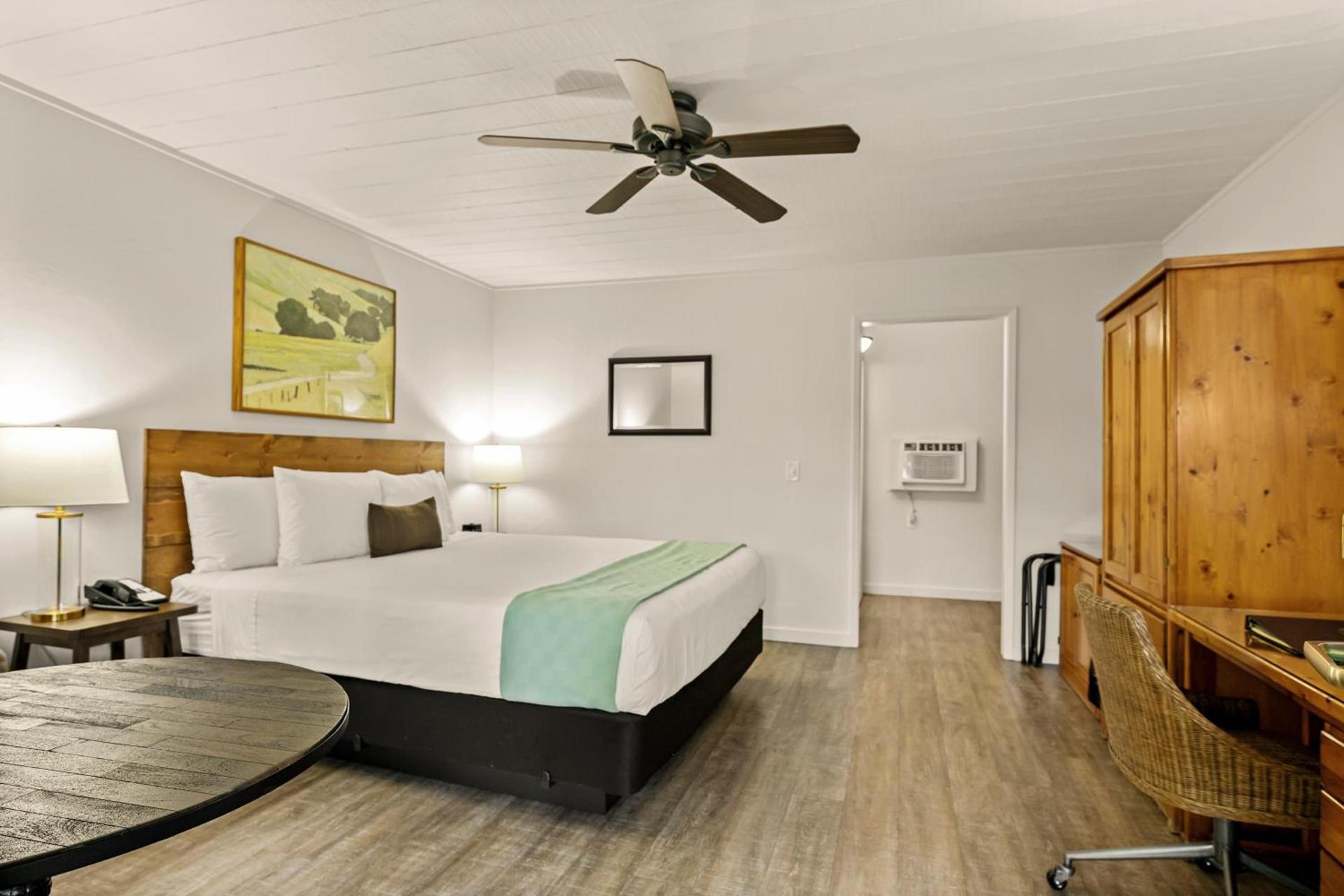El Pueblo Inn photo 17