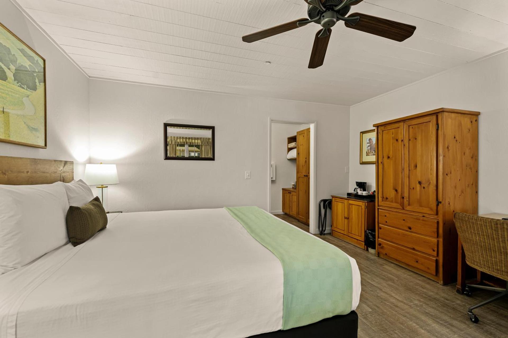 El Pueblo Inn photo 20