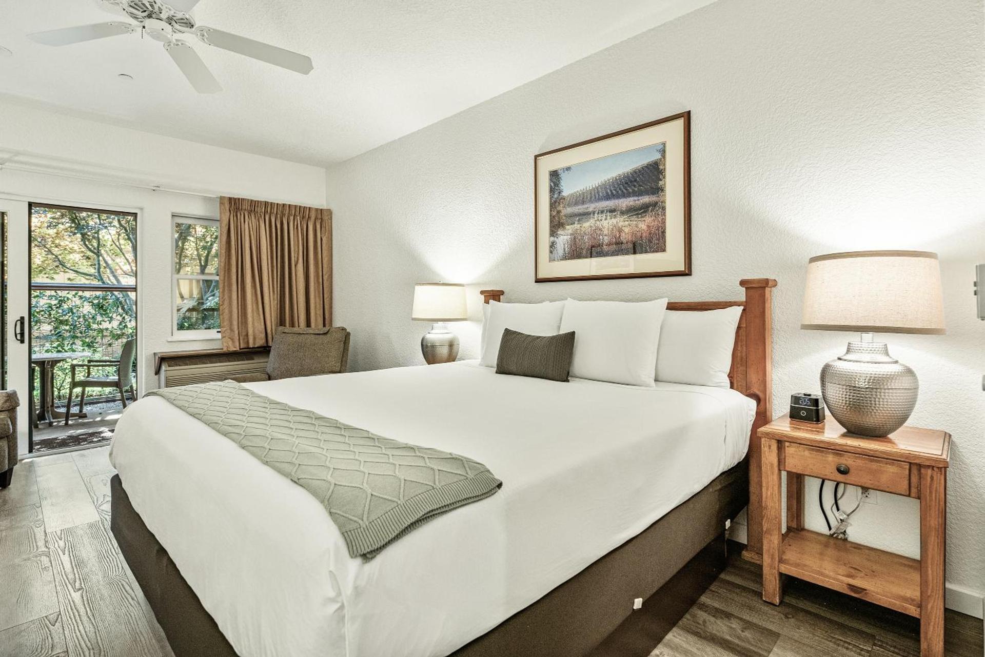 El Pueblo Inn photo 28
