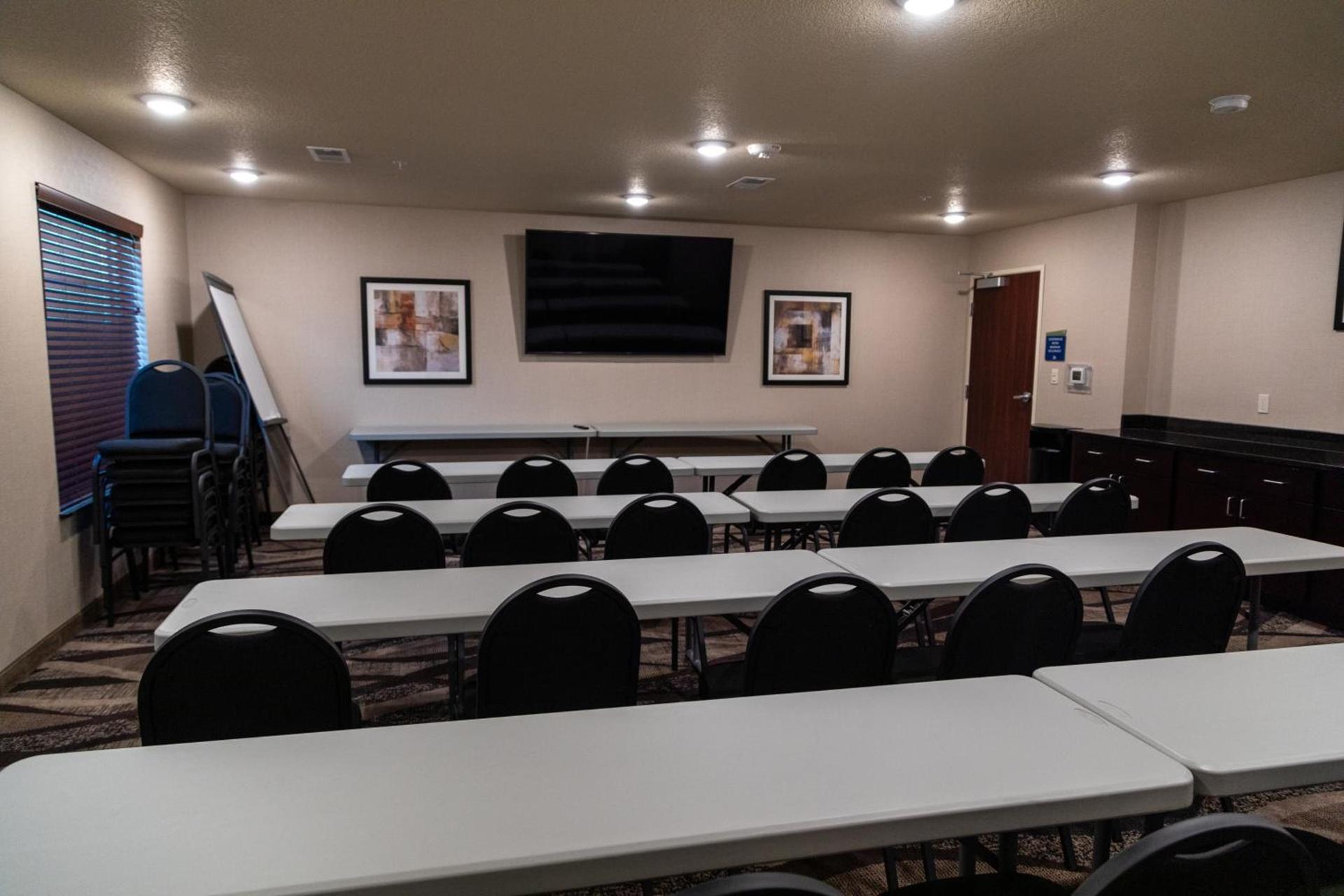 Cobblestone Inn & Suites -Springfield photo 33