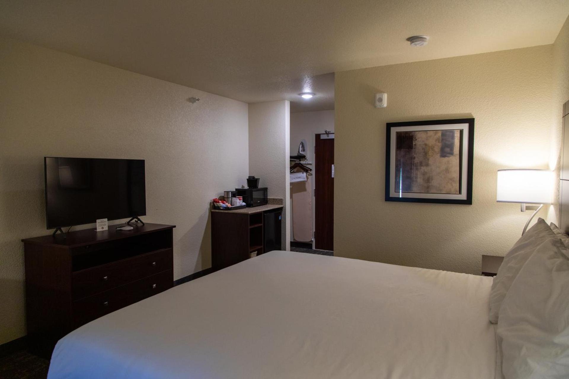 Cobblestone Inn & Suites -Springfield photo 12