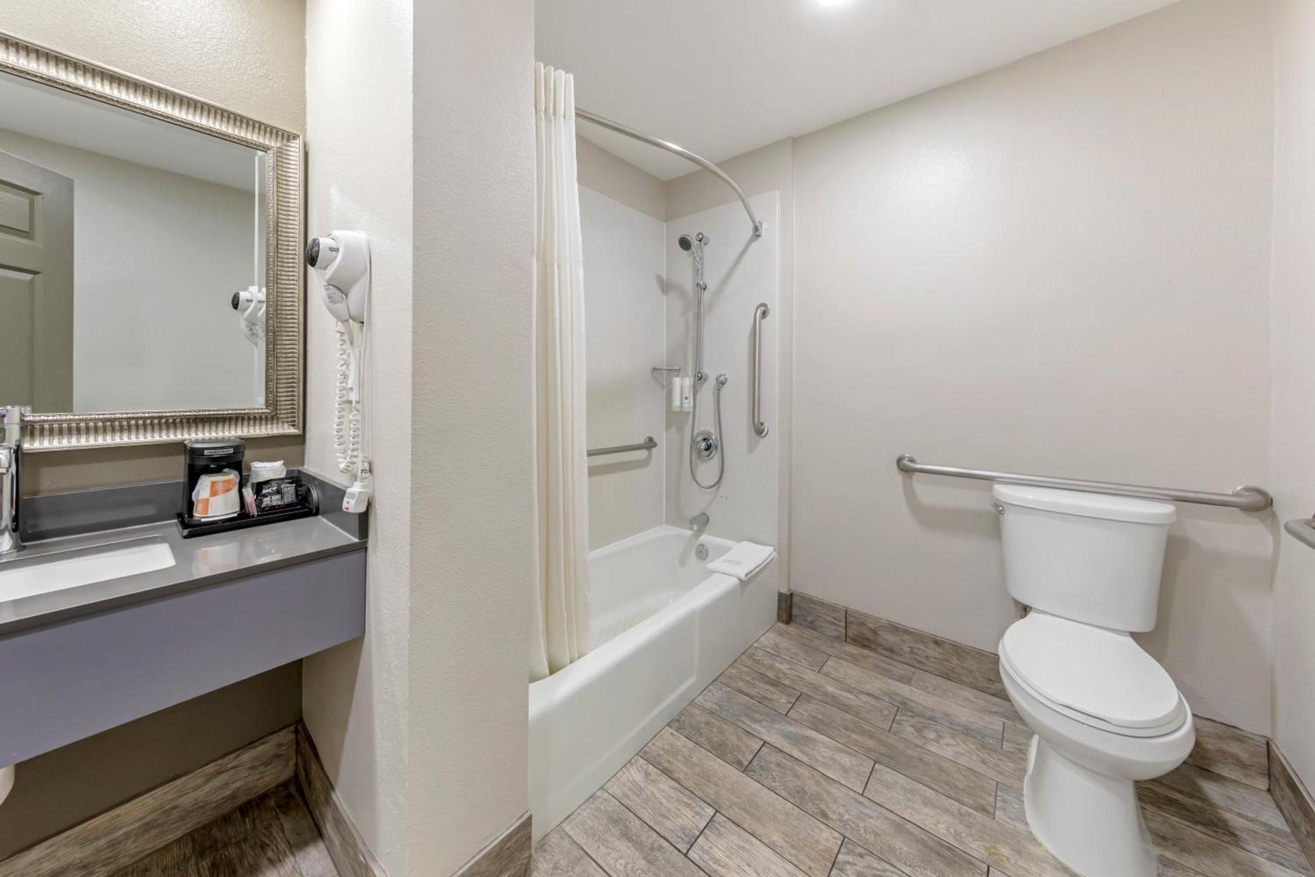 Quality Inn Kettleman City near Hwy 41 photo 52