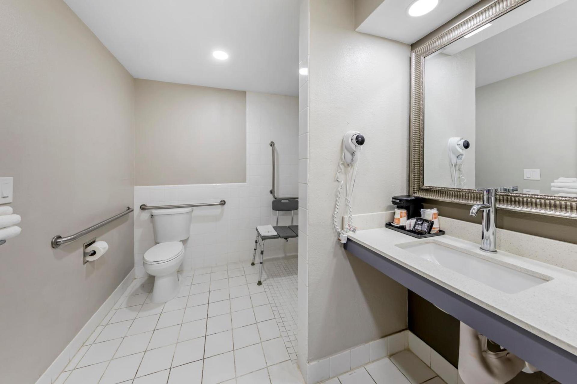 Quality Inn Kettleman City near Hwy 41 photo 55