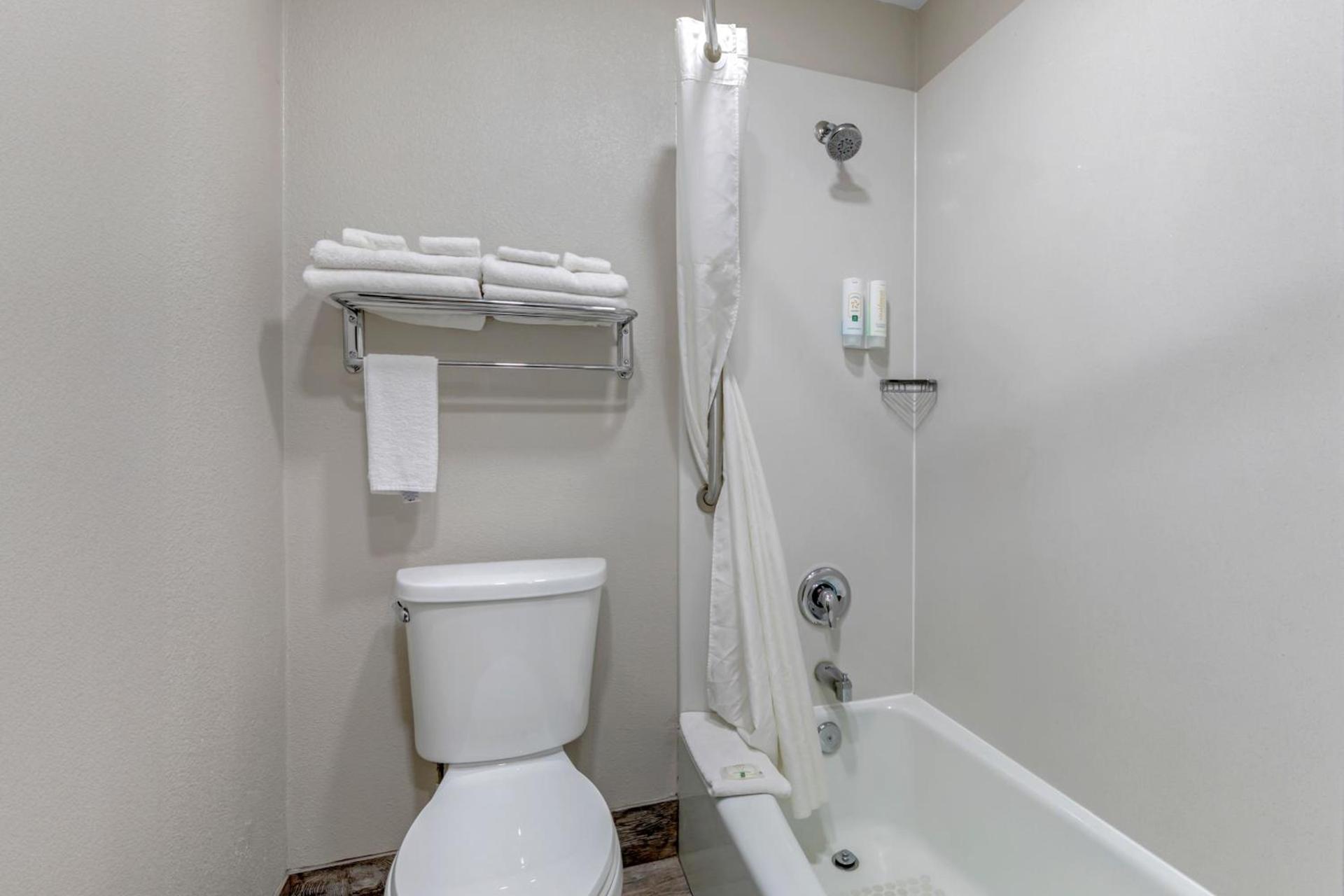 Quality Inn Kettleman City near Hwy 41 photo 58