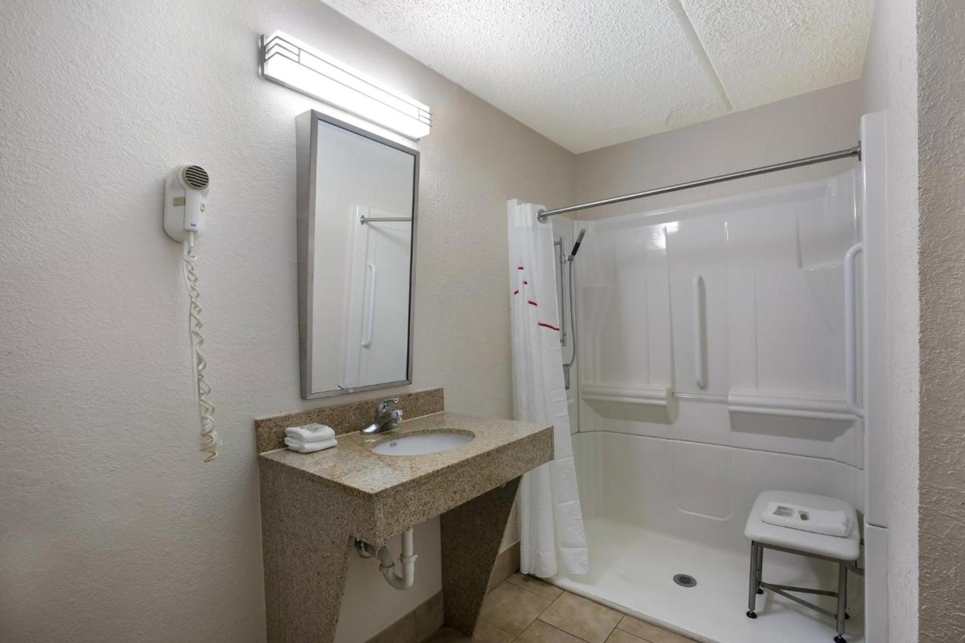 Red Roof Inn Atlanta Airport NE Conley photo 21