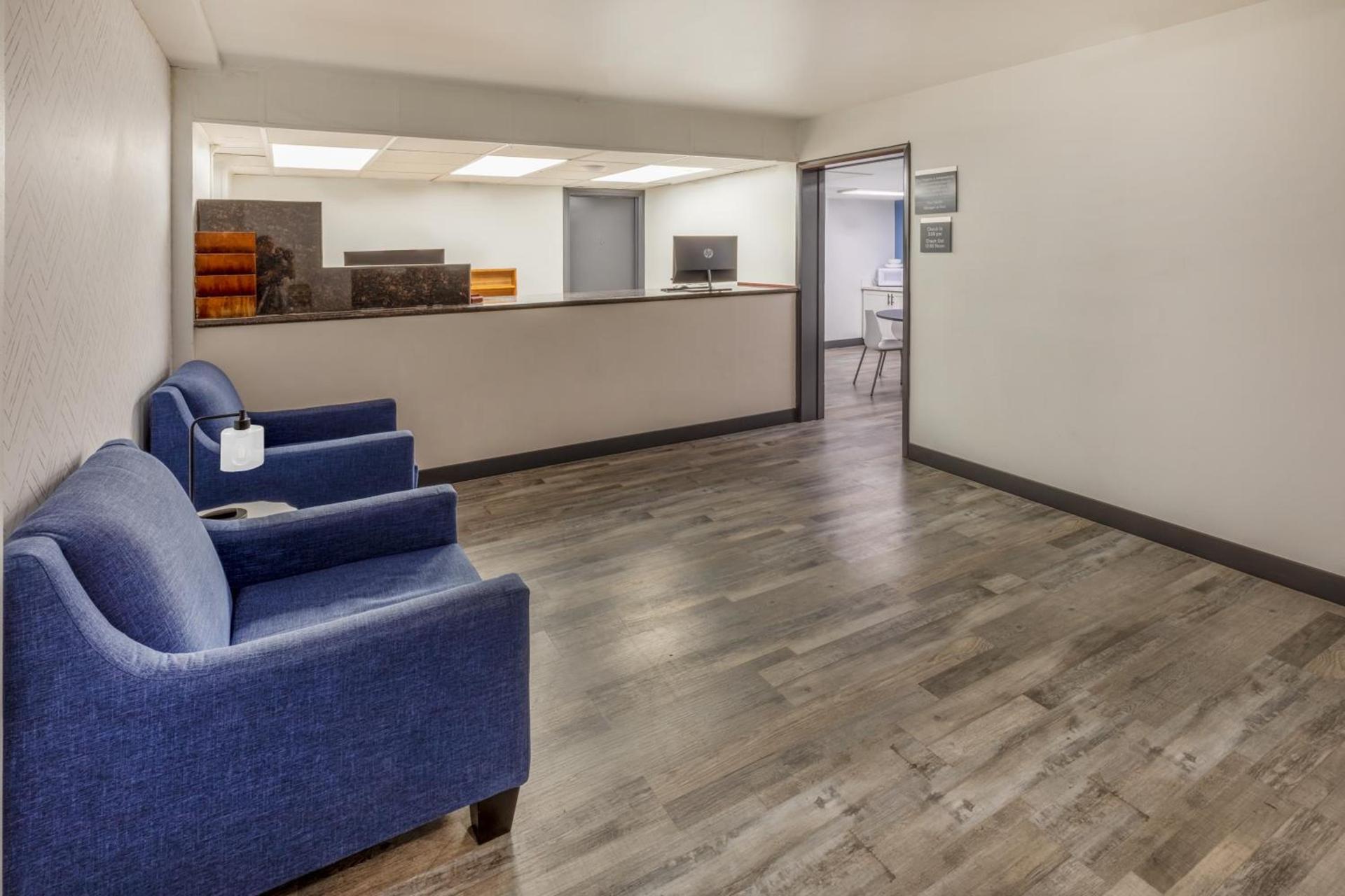Super 8 by Wyndham Laredo photo 11