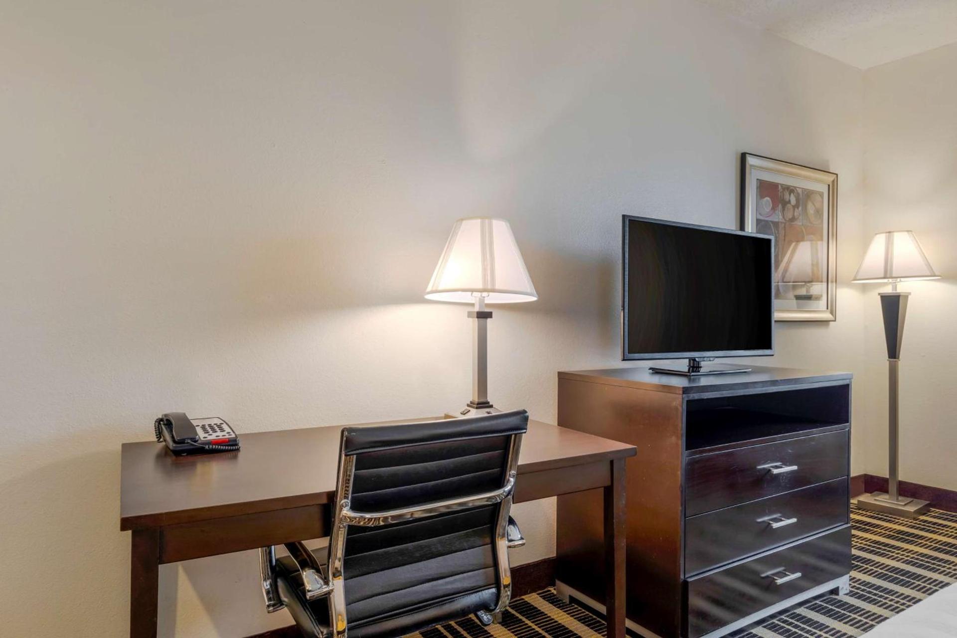 Best Western Plus Rockwall Inn & Suites photo 12