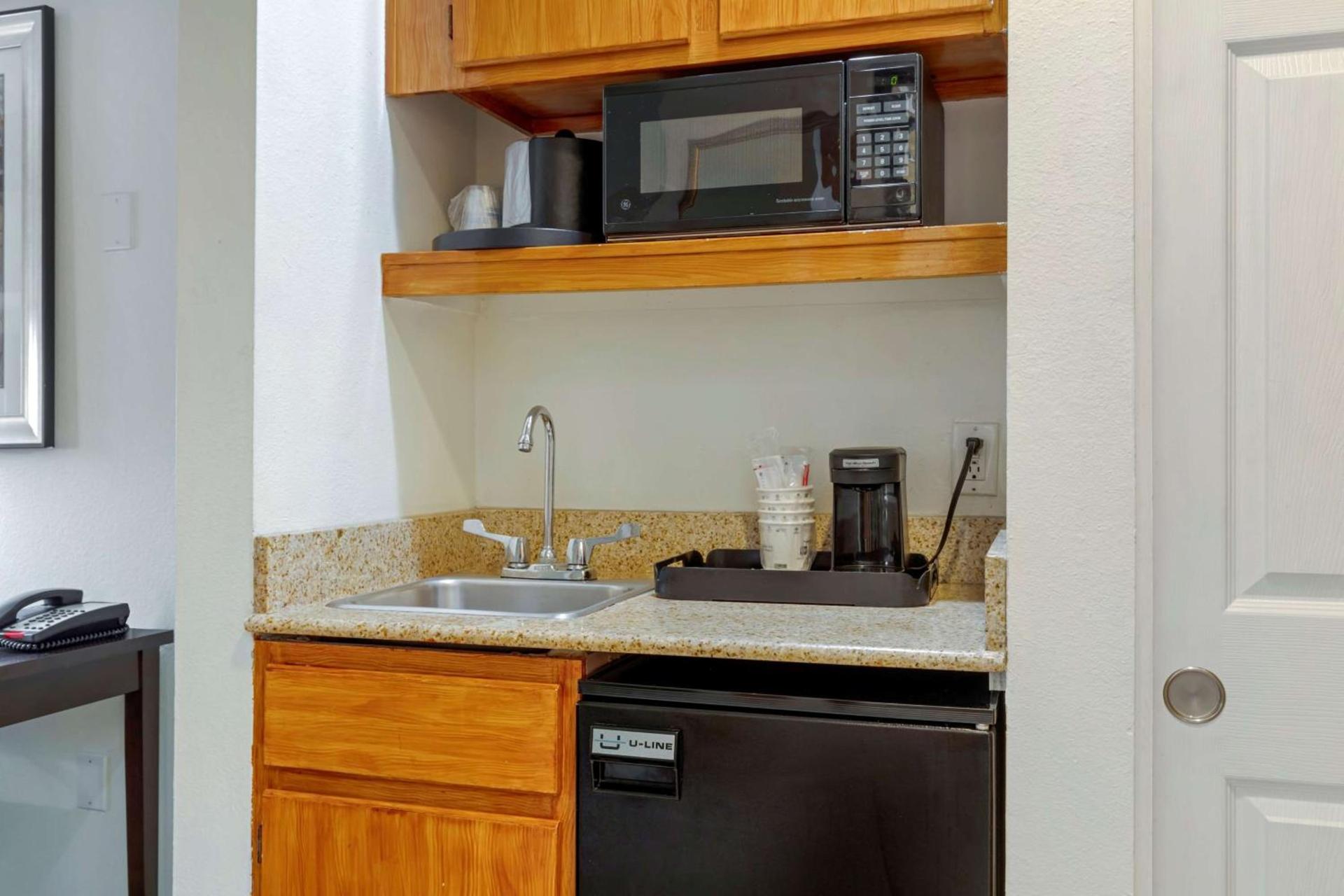 Best Western Plus Rockwall Inn & Suites photo 18