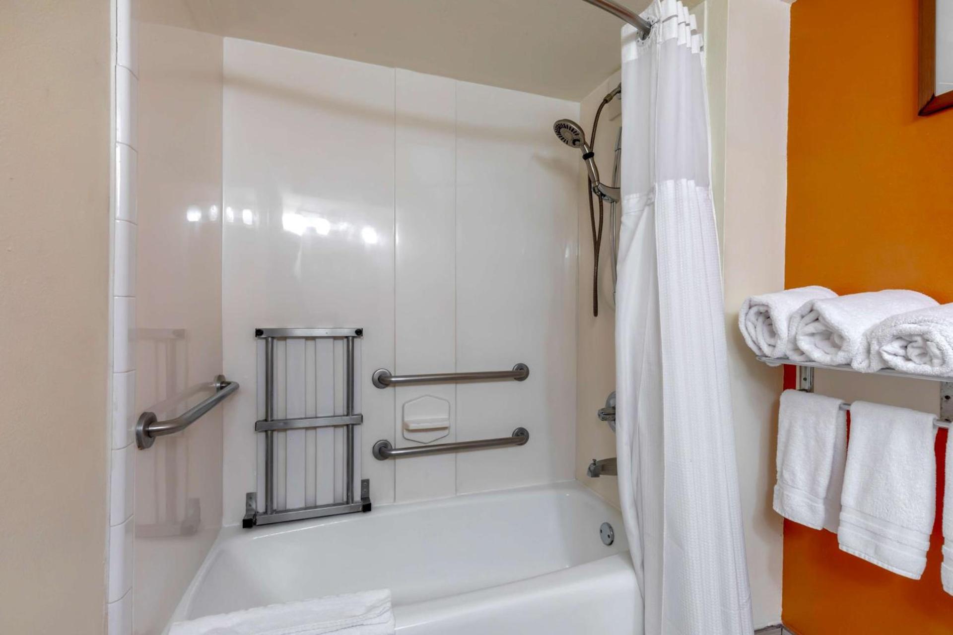 Best Western Plus Rockwall Inn & Suites photo 28