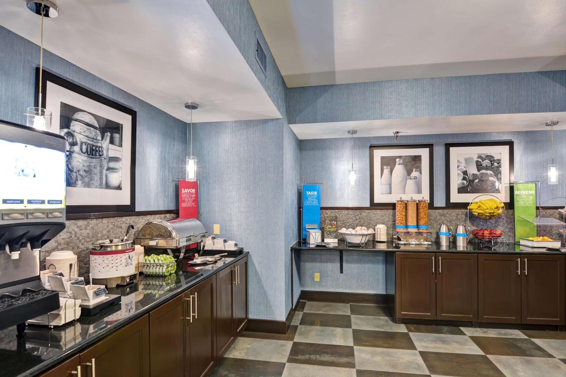 Hampton Inn State College photo 8