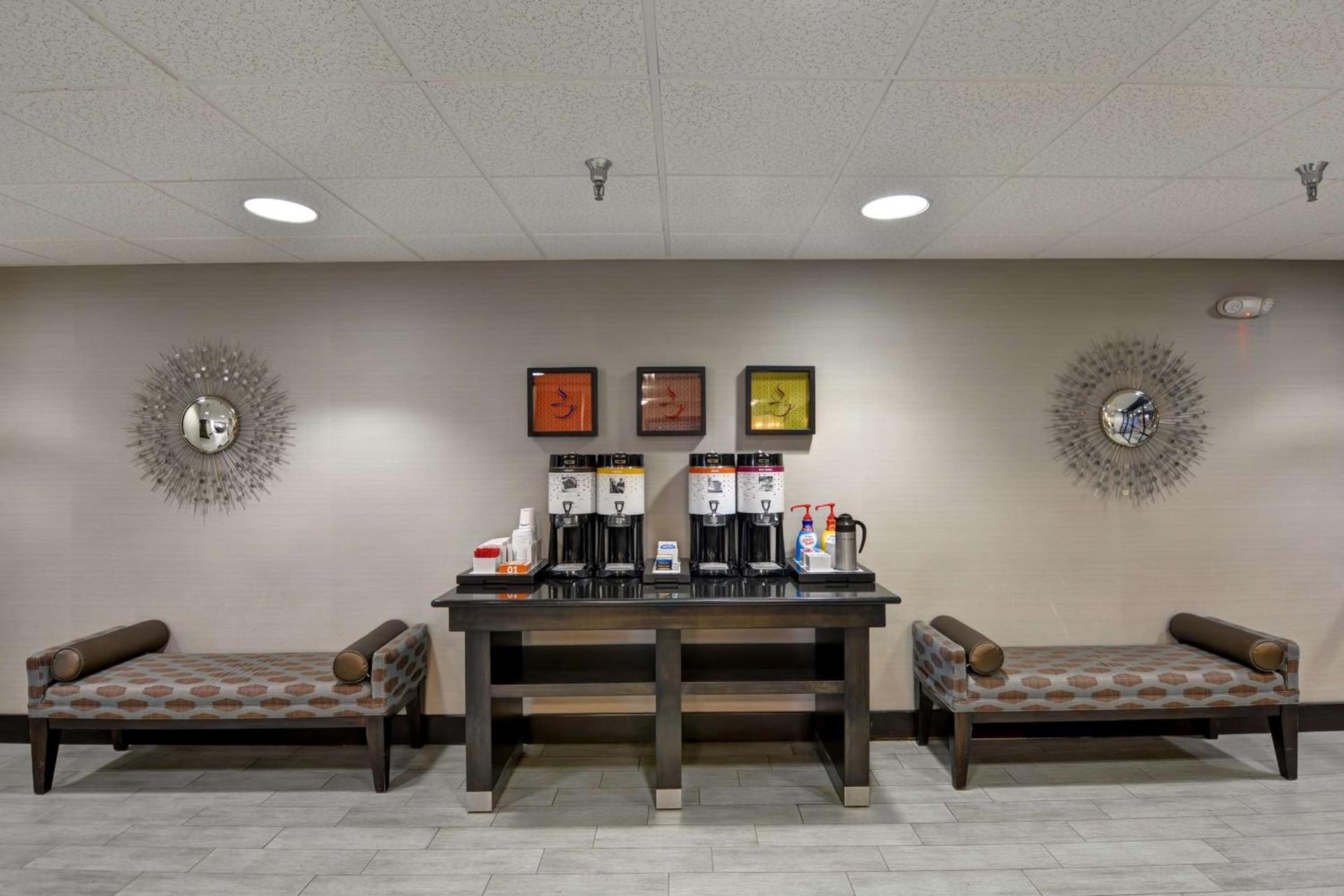 Hampton Inn State College photo 10
