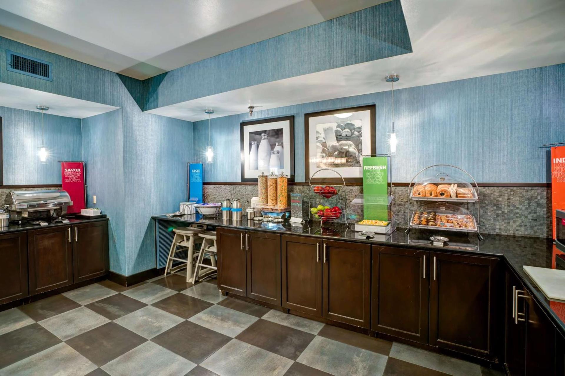 Hampton Inn State College photo 30