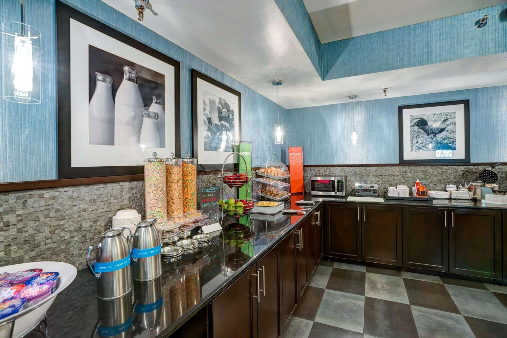 Hampton Inn State College photo 12
