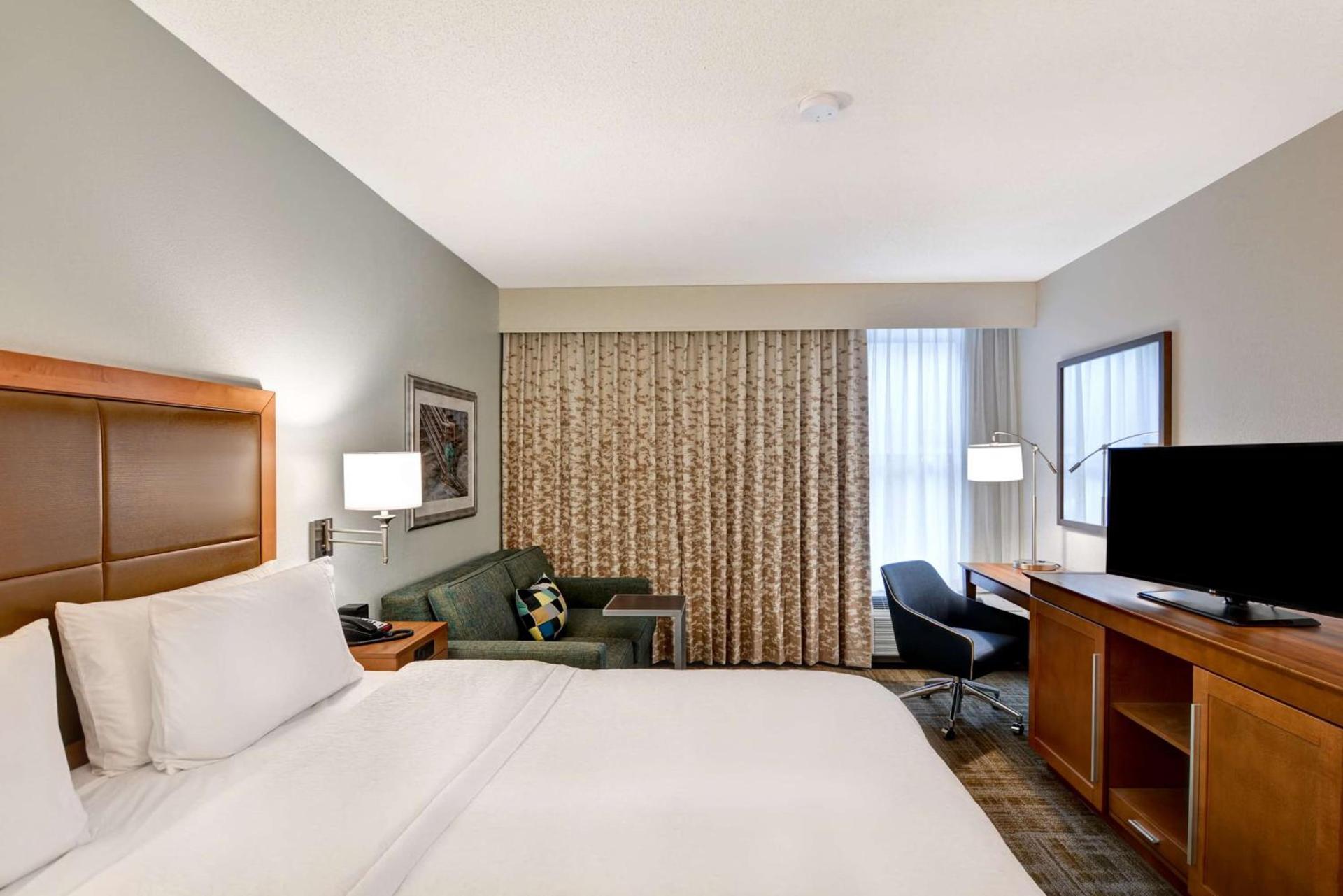 Hampton Inn State College photo 15