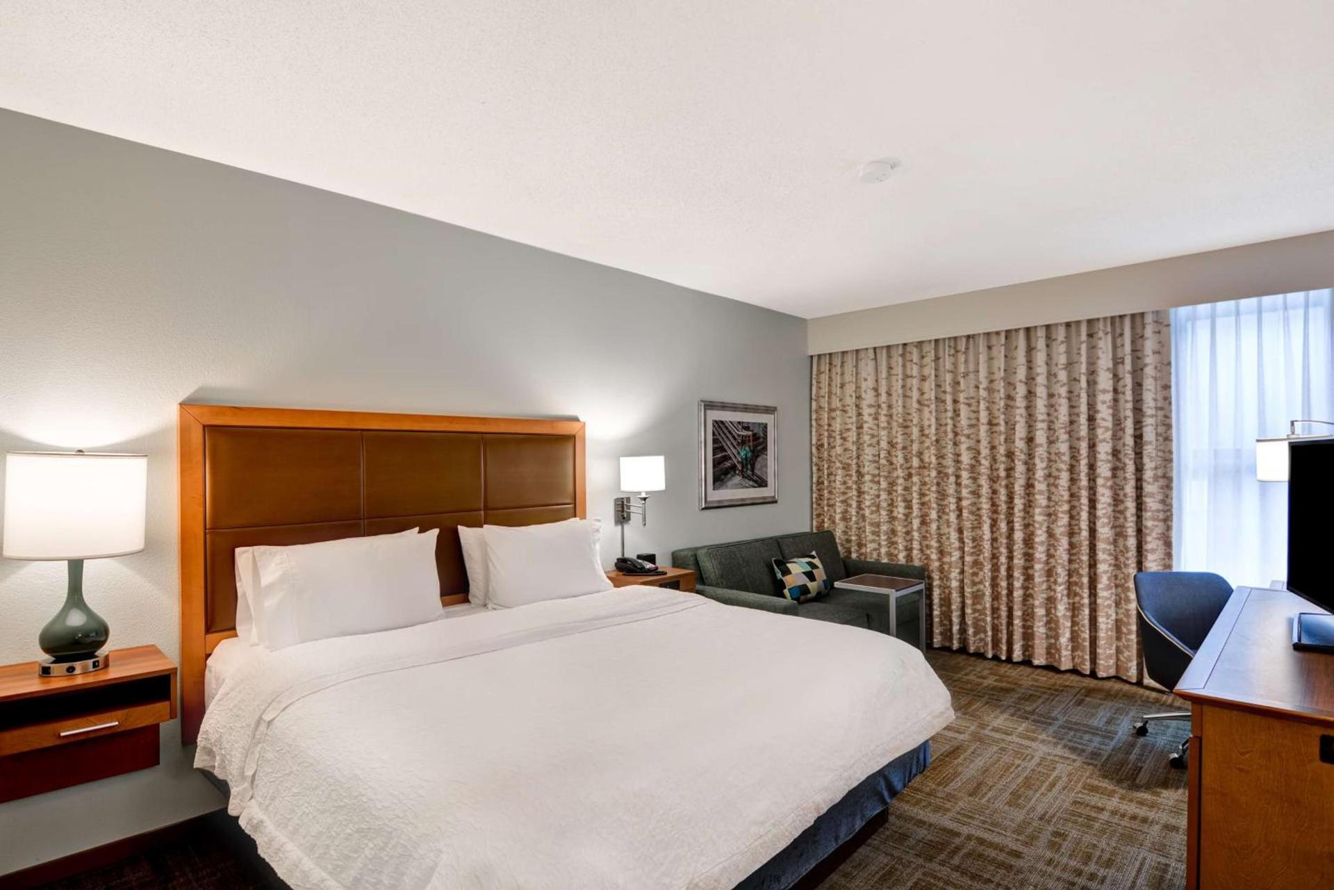 Hampton Inn State College photo 16