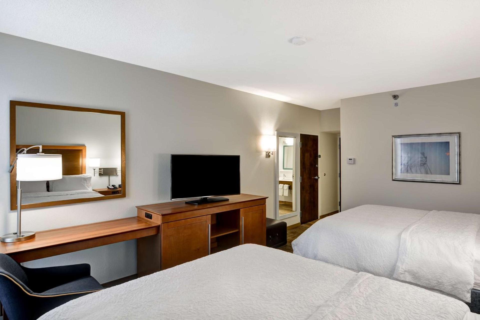 Hampton Inn State College photo 19
