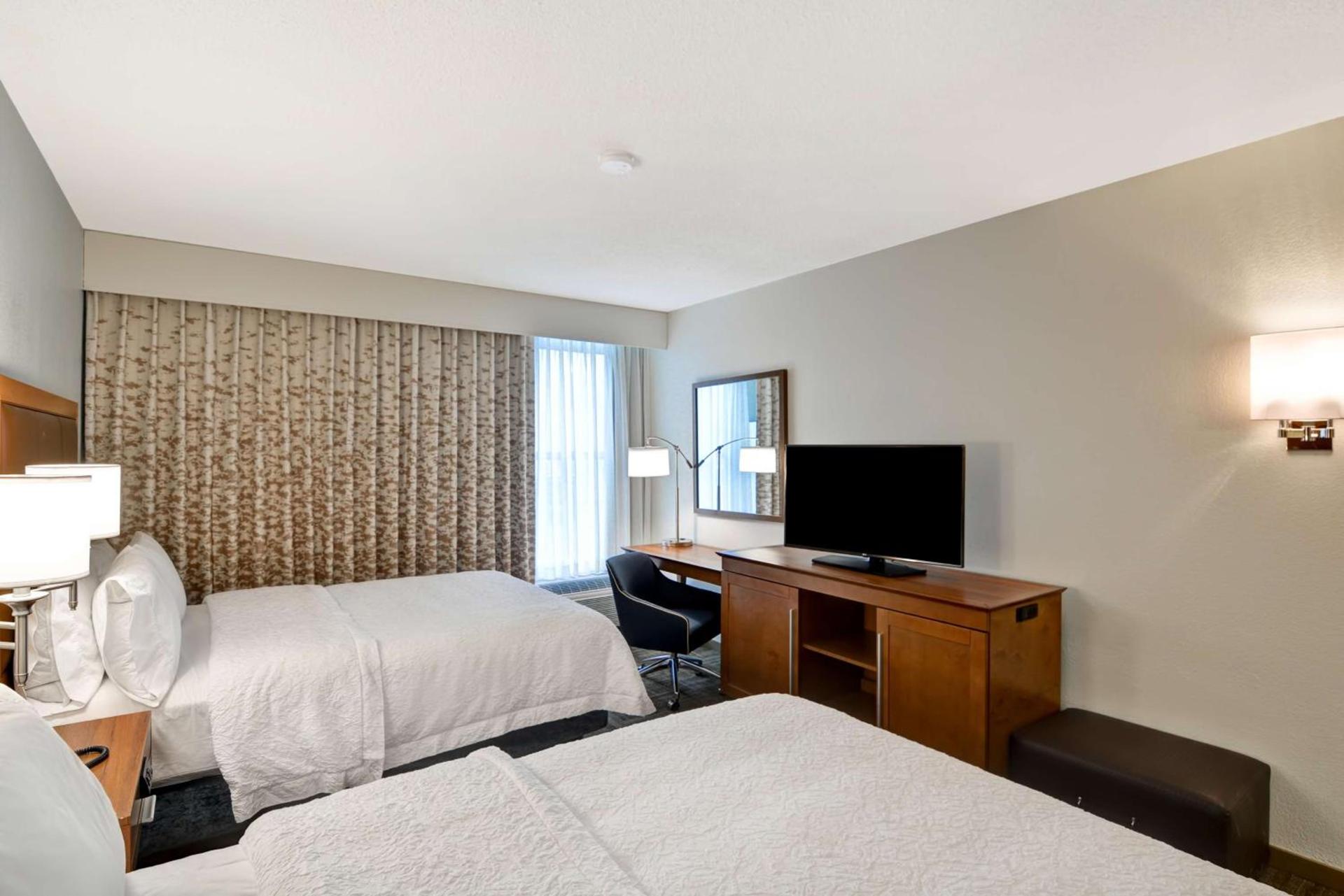 Hampton Inn State College photo 18