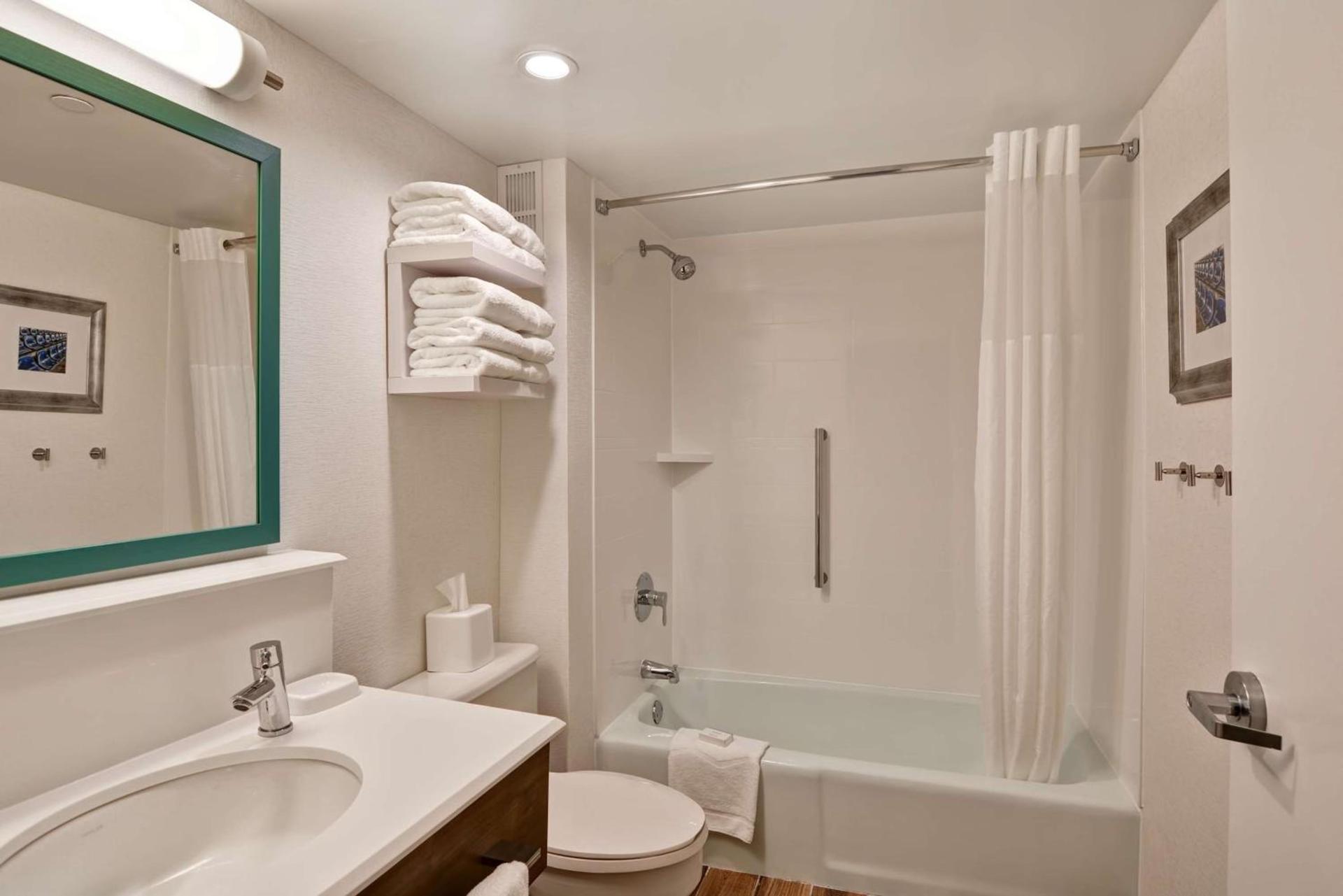 Hampton Inn State College photo 22