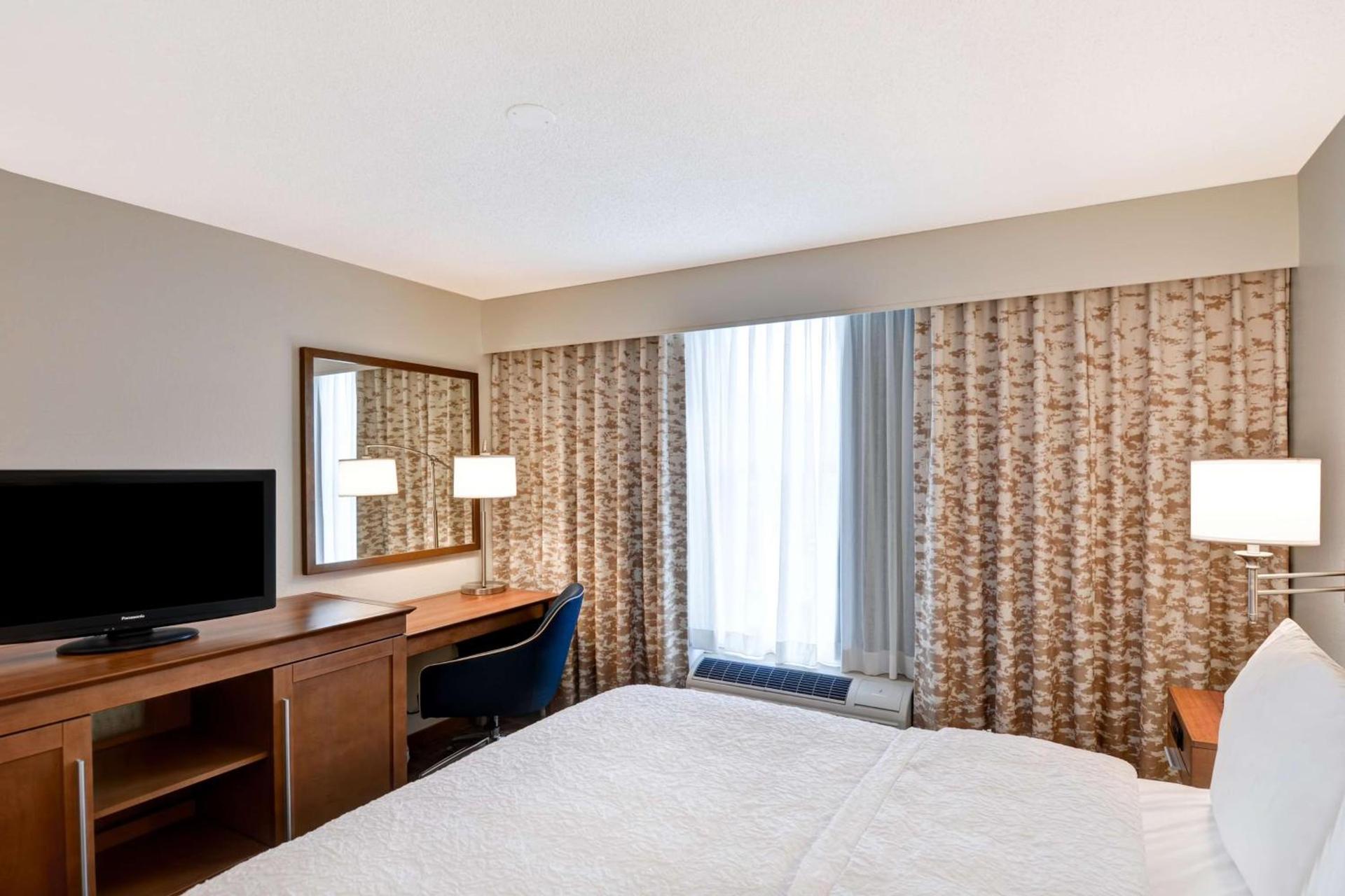 Hampton Inn State College photo 21