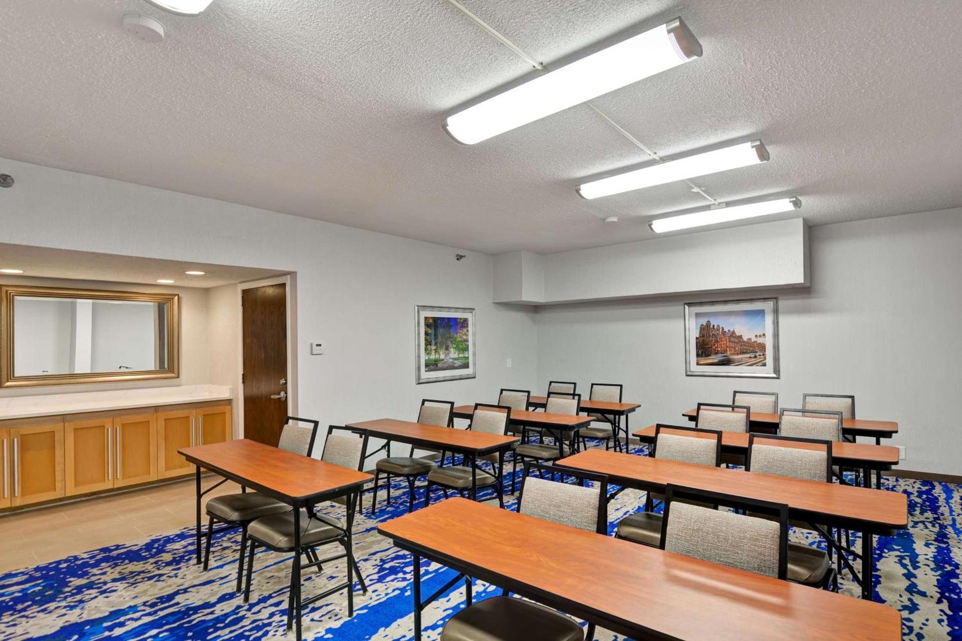 Hampton Inn State College photo 23