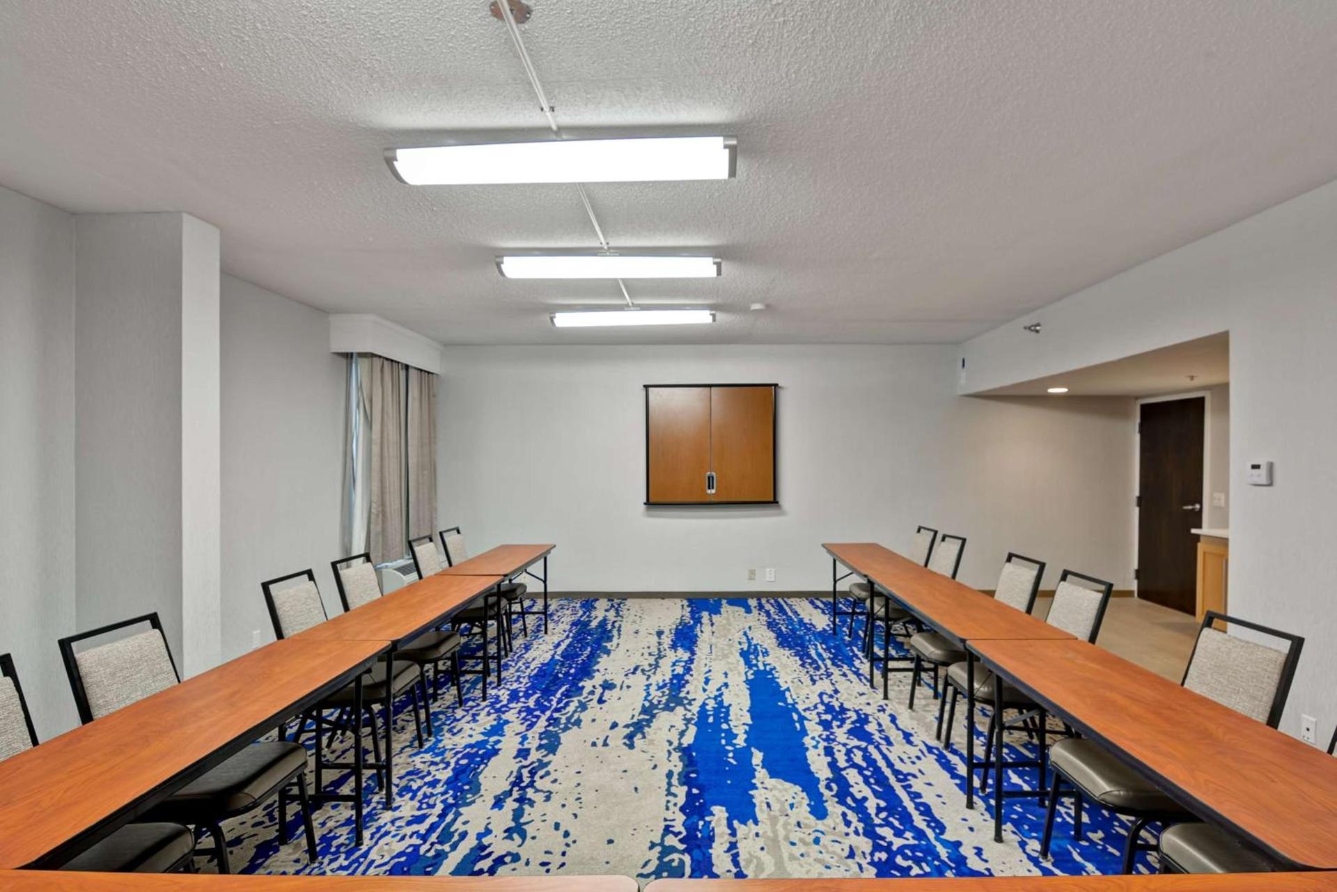 Hampton Inn State College photo 24