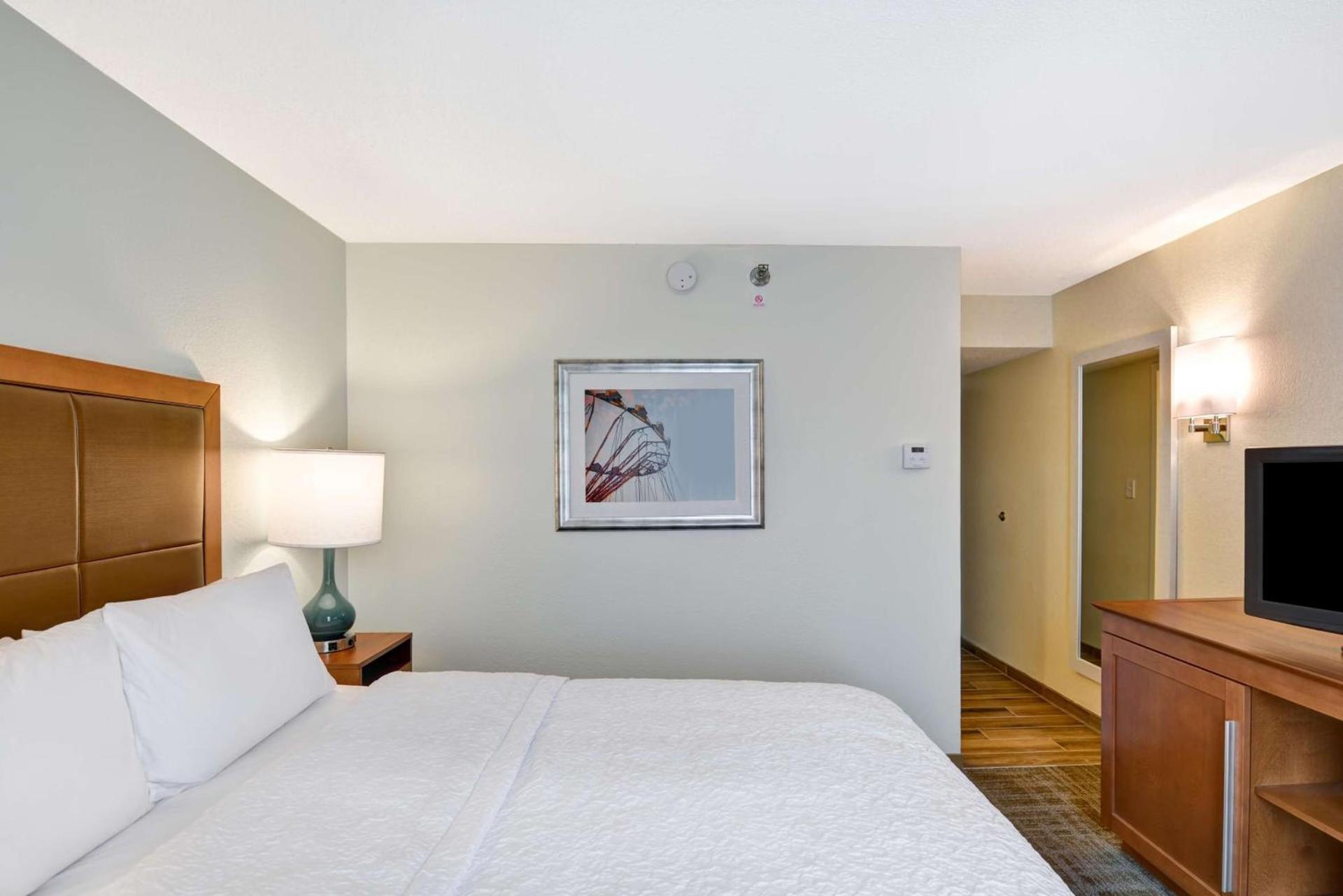 Hampton Inn State College photo 26