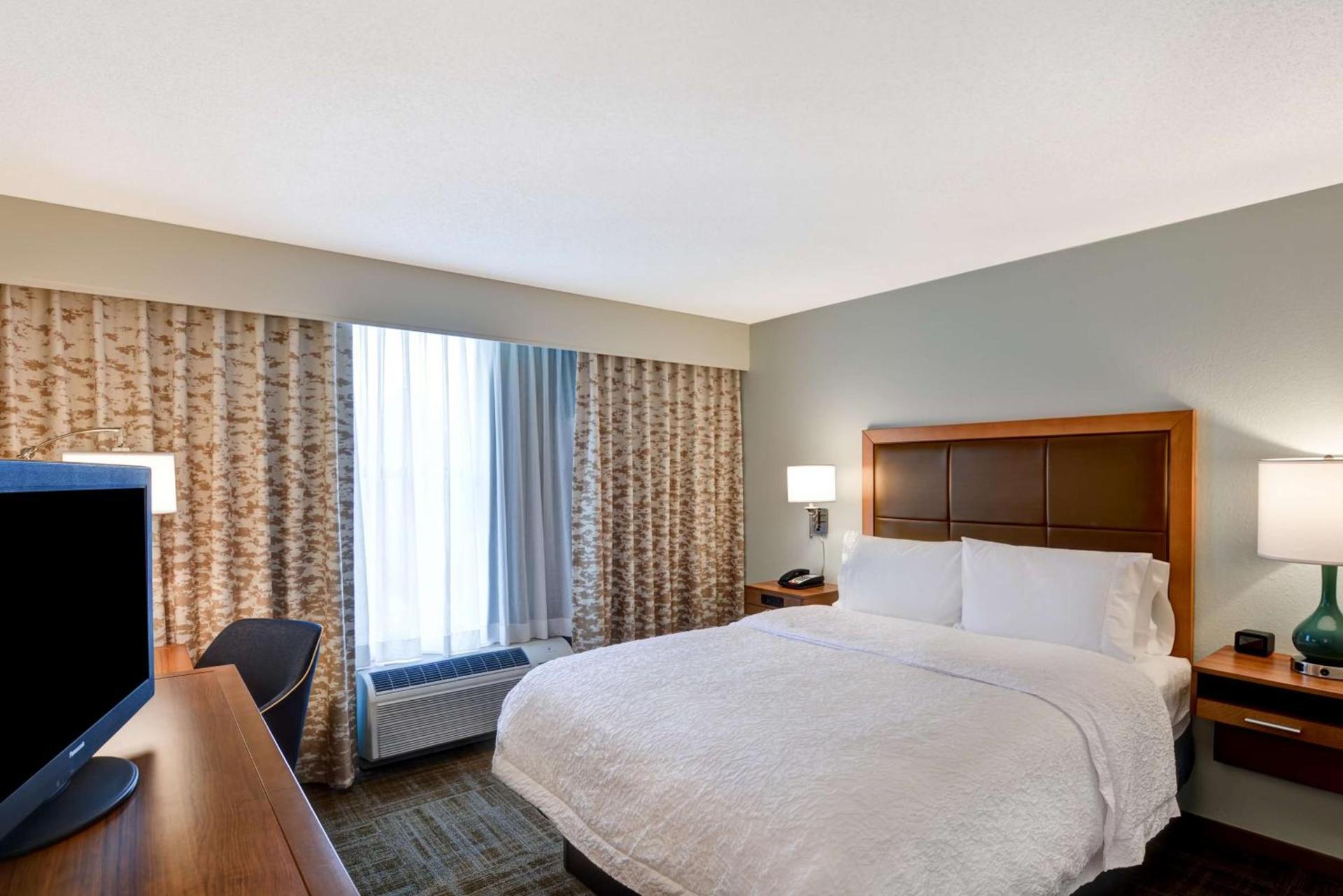 Hampton Inn State College photo 28