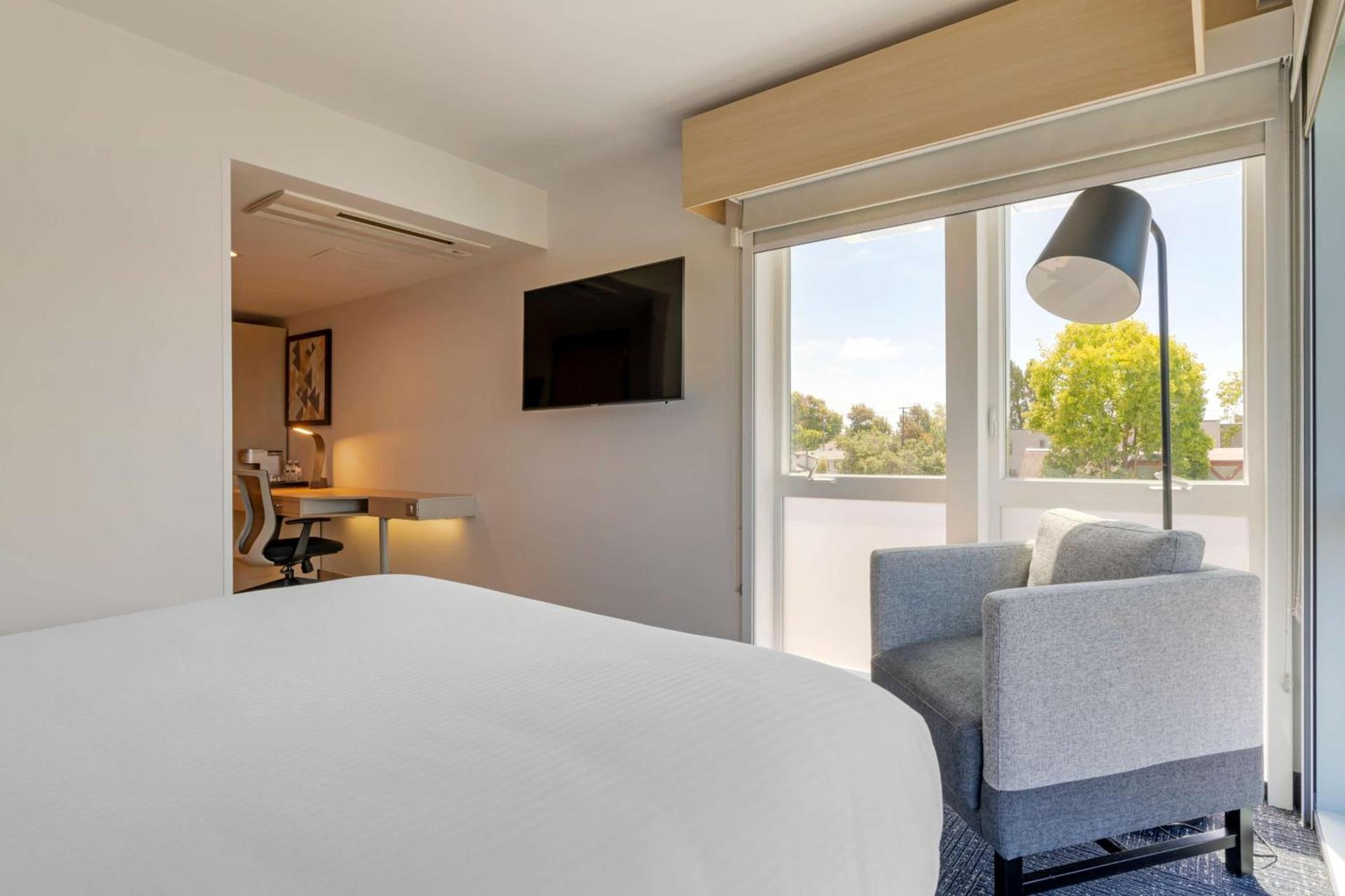 Aiden by Best Western Berkeley photo 21
