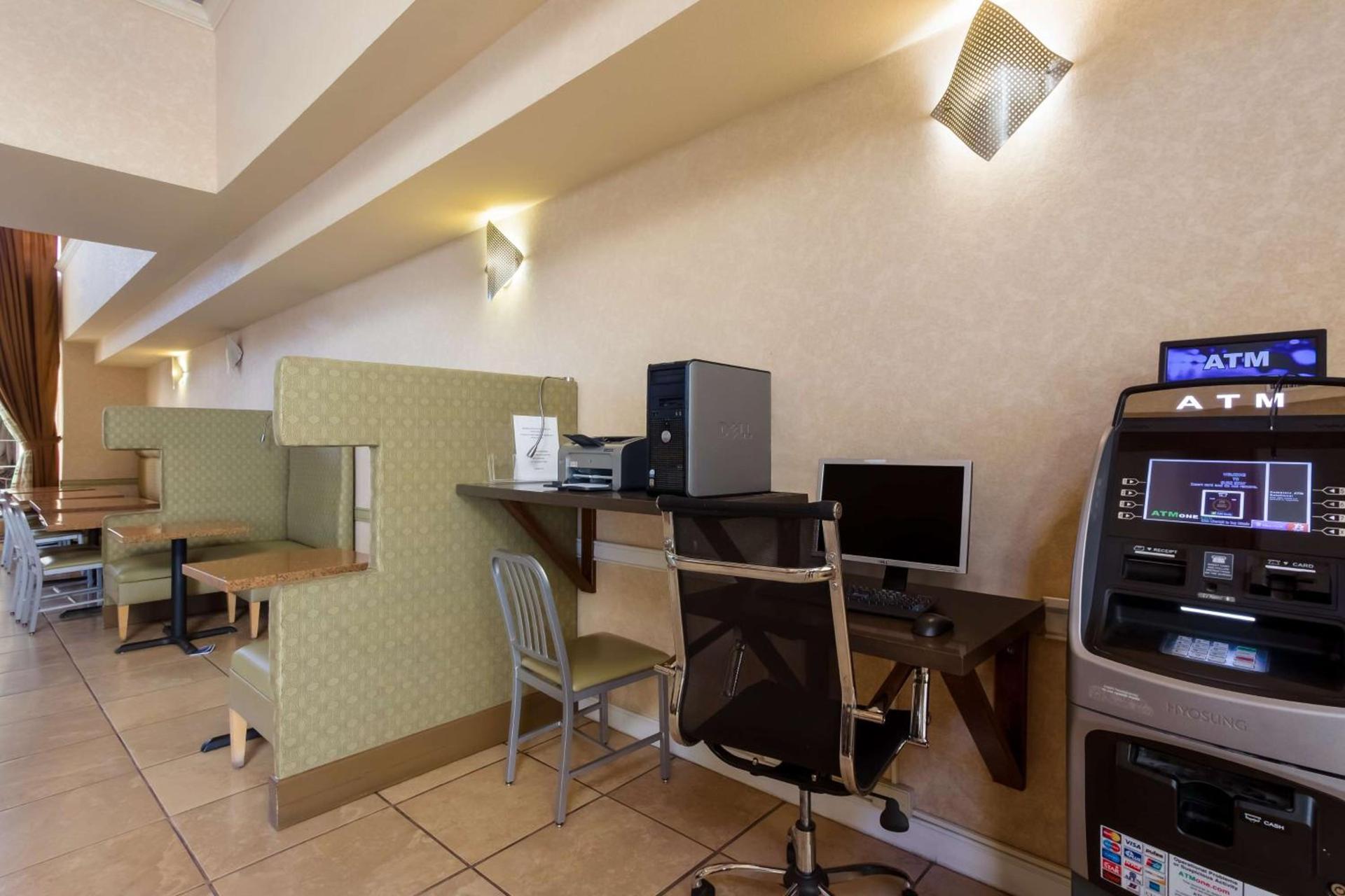 Howard Johnson by Wyndham Tempe University/Phoenix photo 46