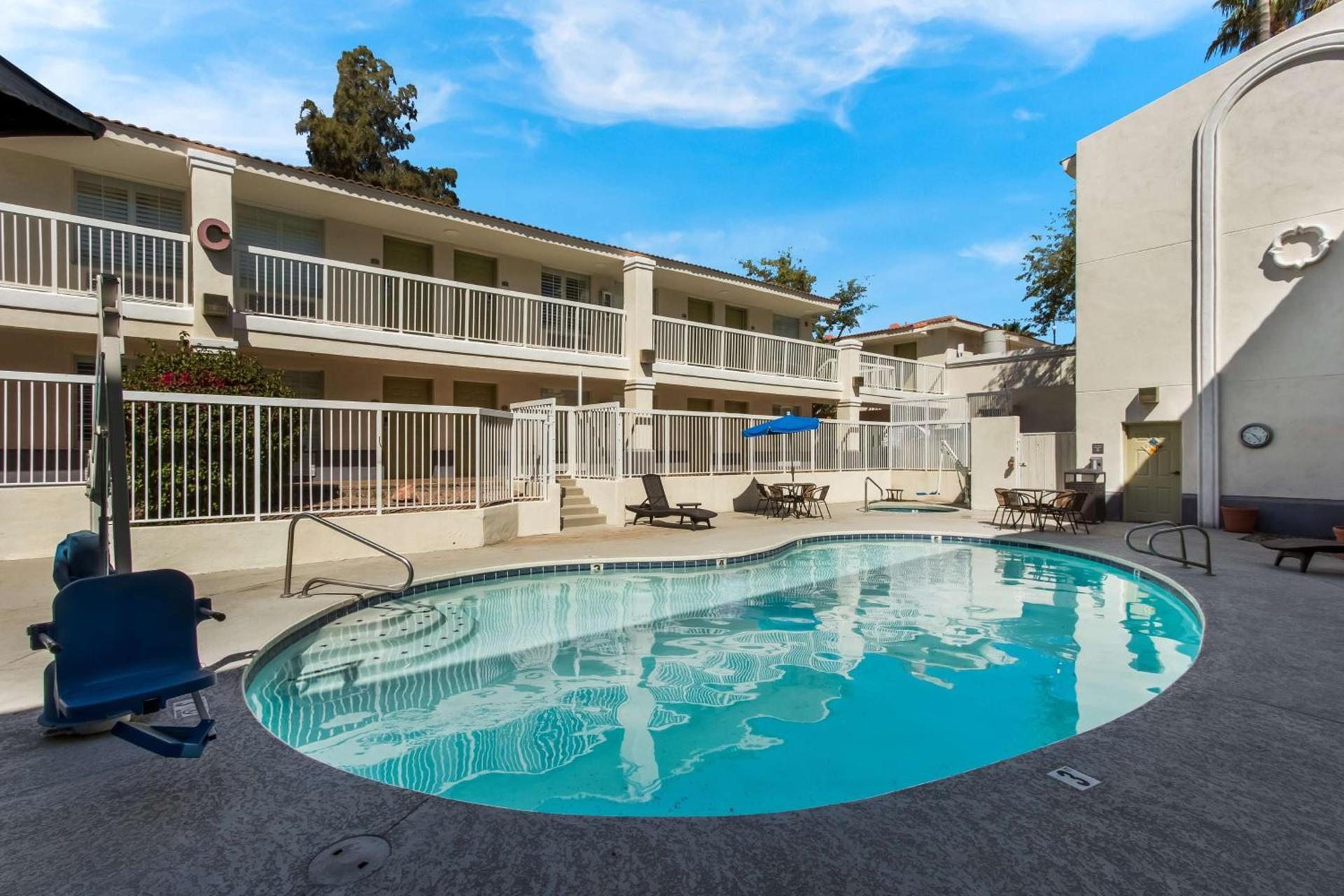Howard Johnson by Wyndham Tempe University/Phoenix photo 33