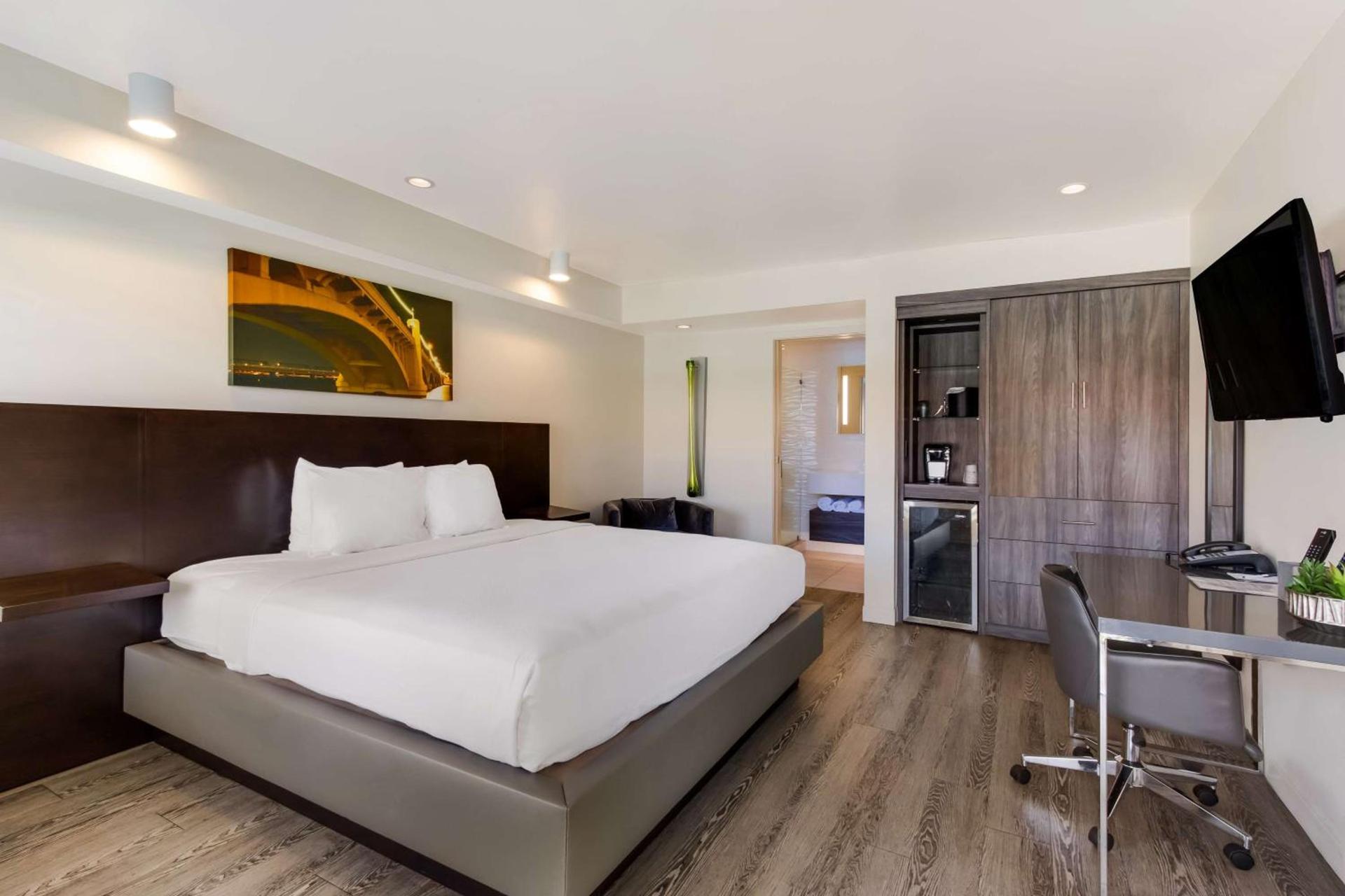 Howard Johnson by Wyndham Tempe University/Phoenix photo 42