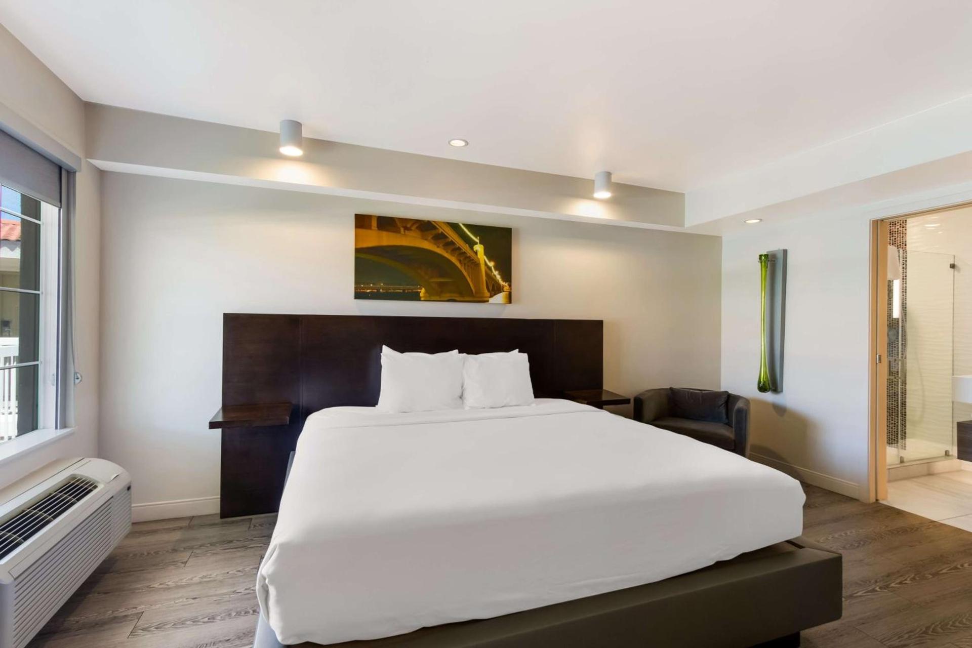 Howard Johnson by Wyndham Tempe University/Phoenix photo 7