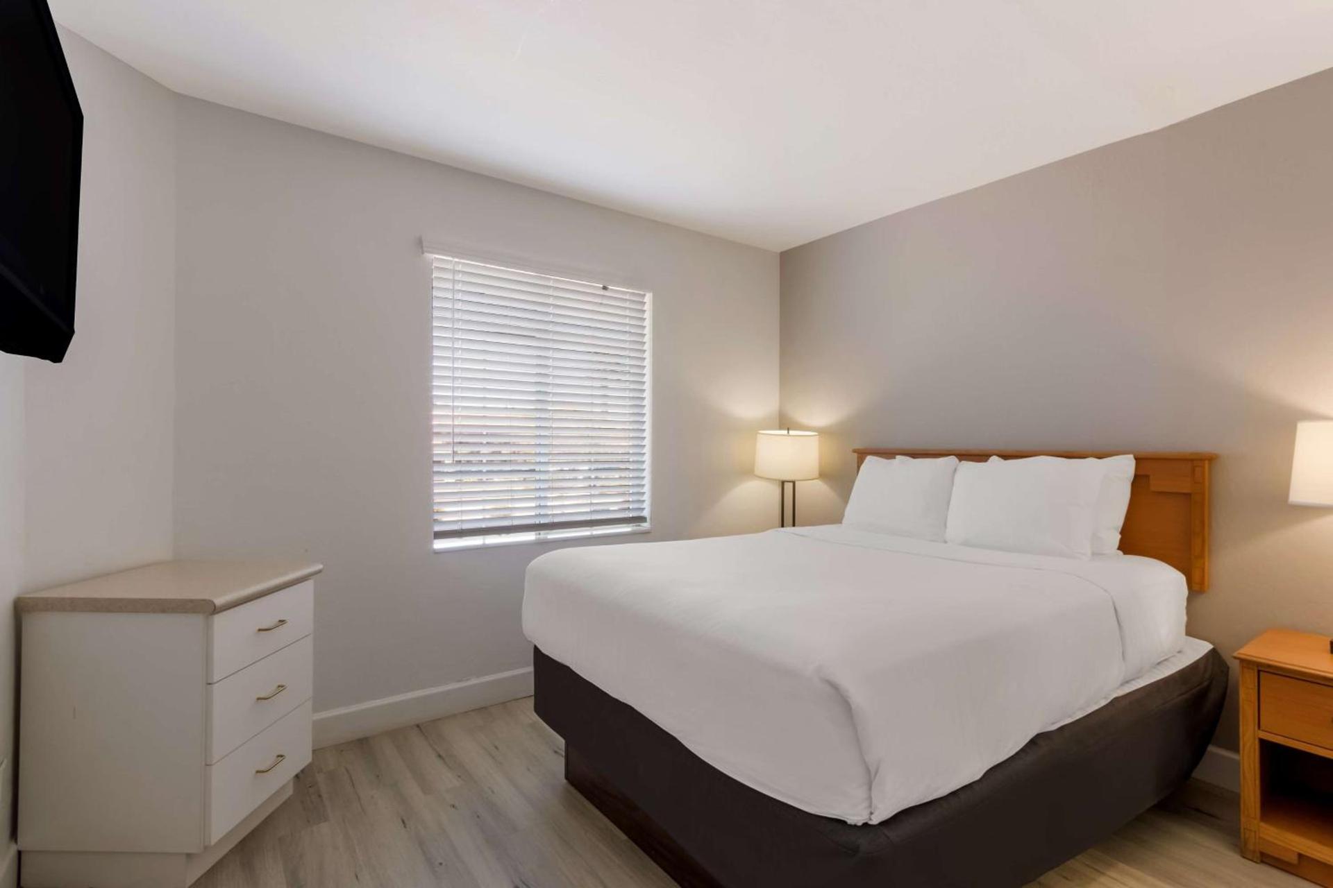 Howard Johnson by Wyndham Tempe University/Phoenix photo 10