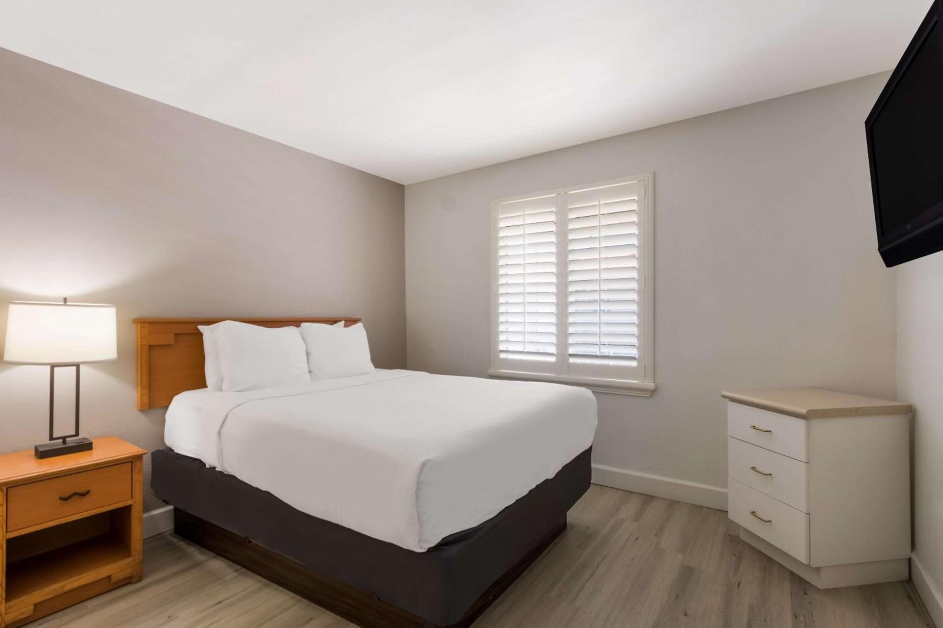 Howard Johnson by Wyndham Tempe University/Phoenix photo 11