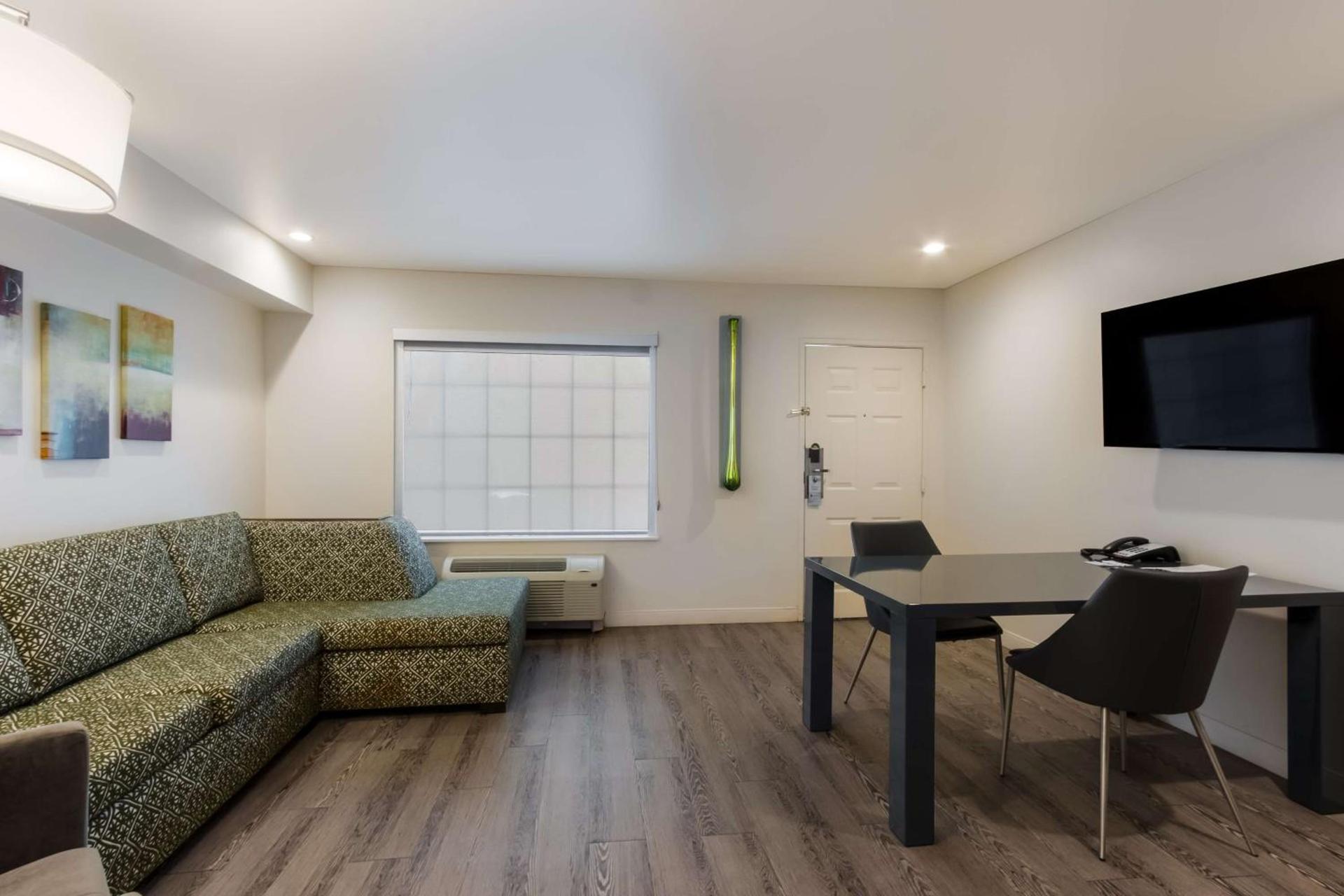 Howard Johnson by Wyndham Tempe University/Phoenix photo 15