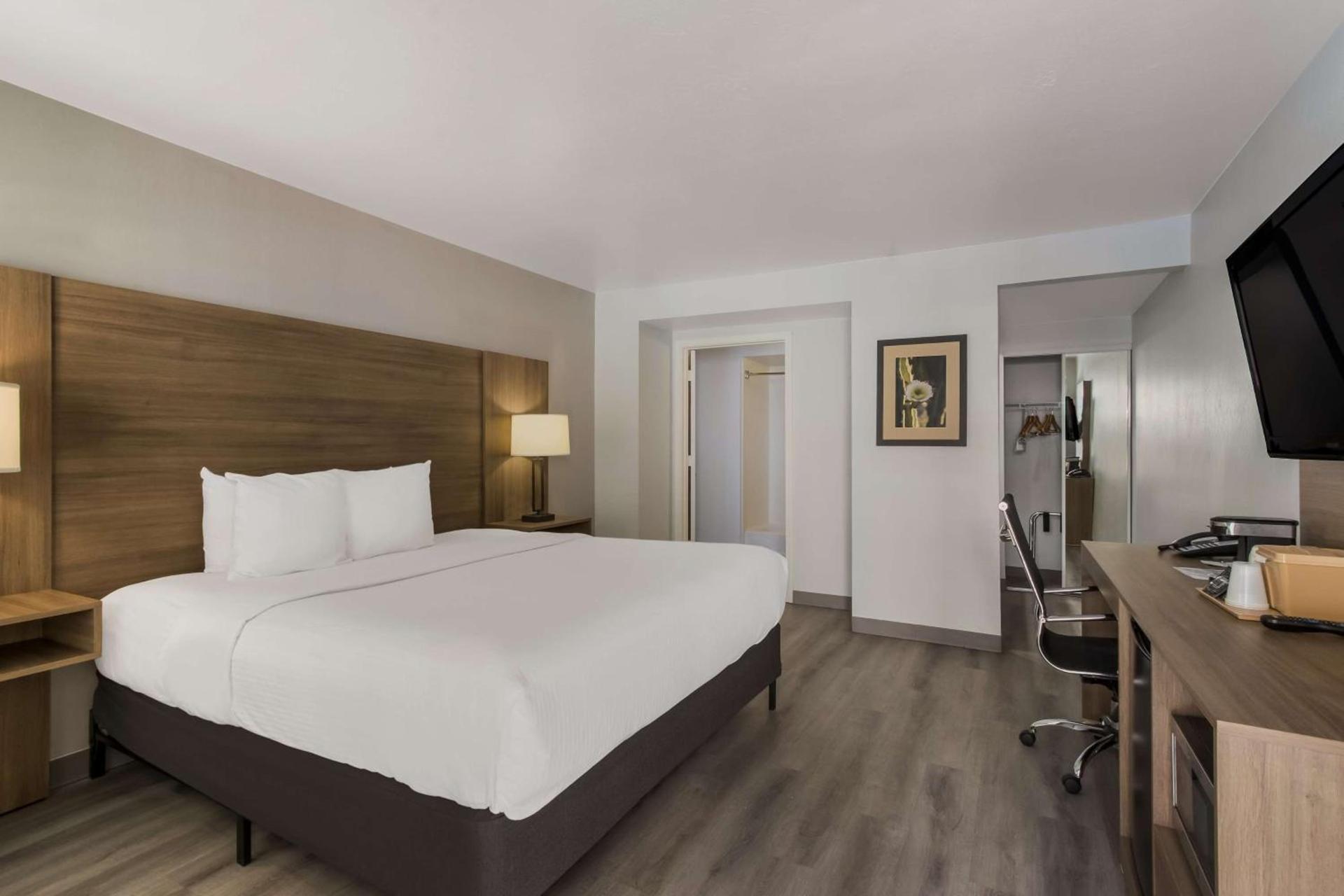Howard Johnson by Wyndham Tempe University/Phoenix photo 20