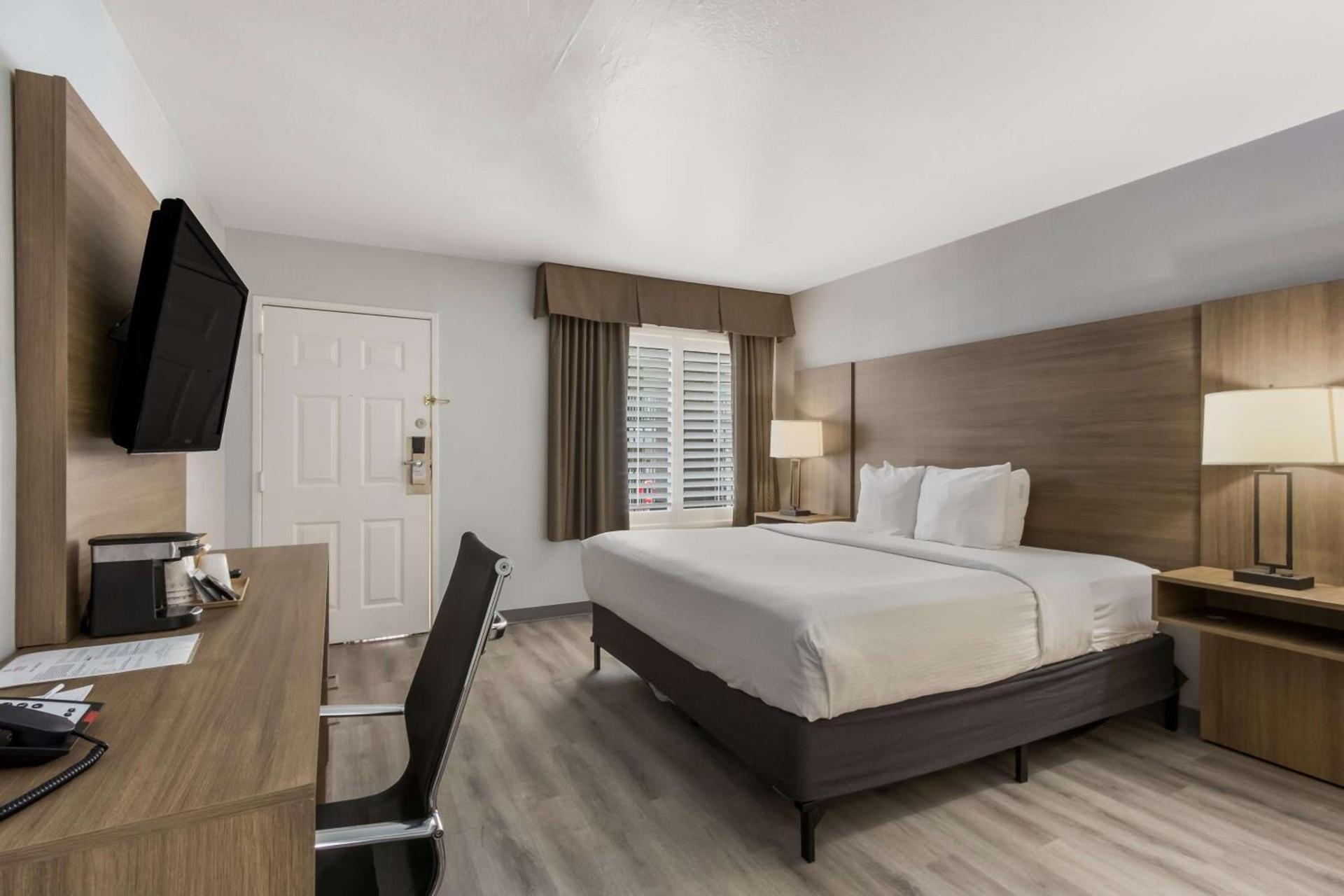 Howard Johnson by Wyndham Tempe University/Phoenix photo 40