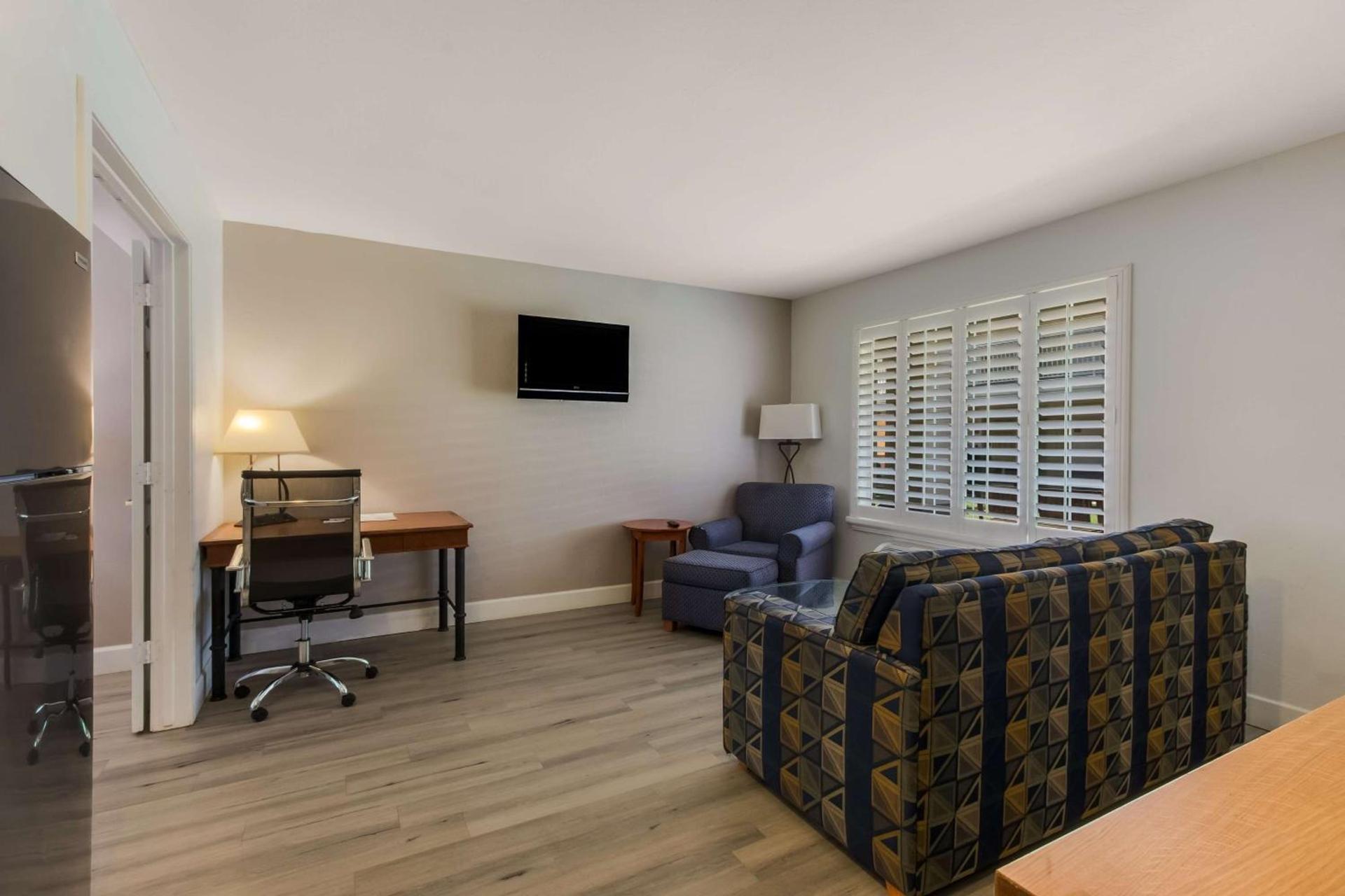 Howard Johnson by Wyndham Tempe University/Phoenix photo 21
