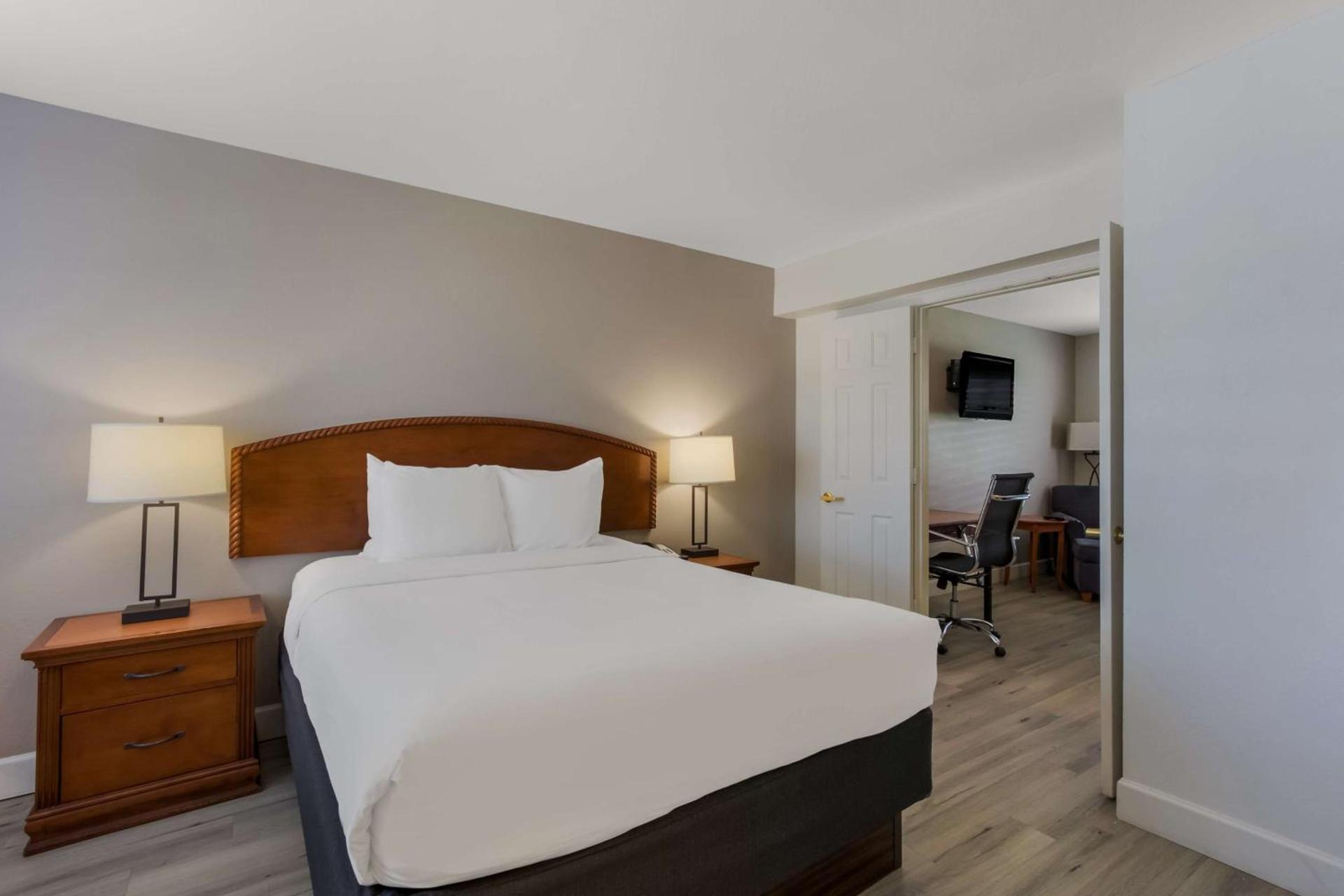 Howard Johnson by Wyndham Tempe University/Phoenix photo 23