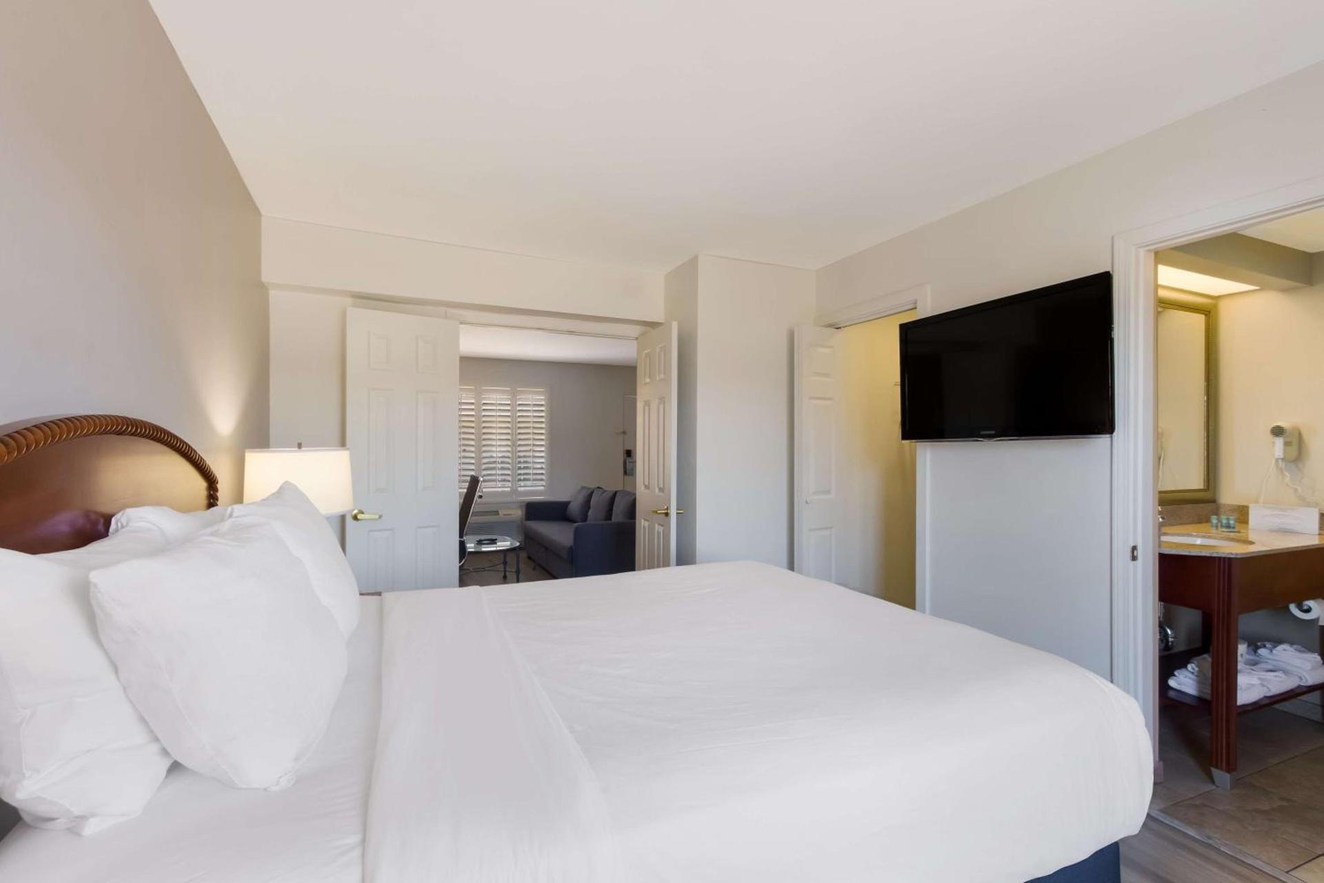 Howard Johnson by Wyndham Tempe University/Phoenix photo 24