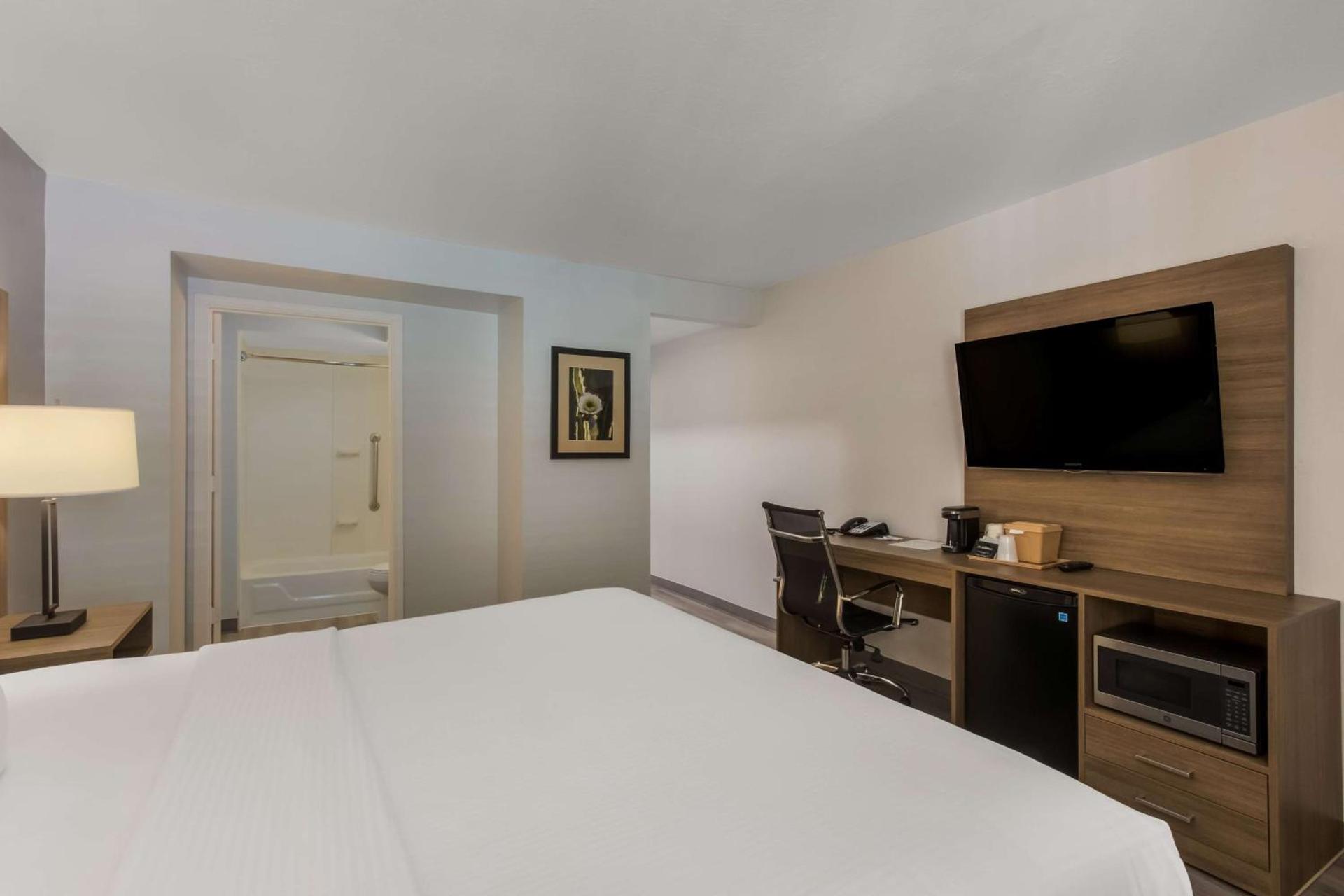 Howard Johnson by Wyndham Tempe University/Phoenix photo 25