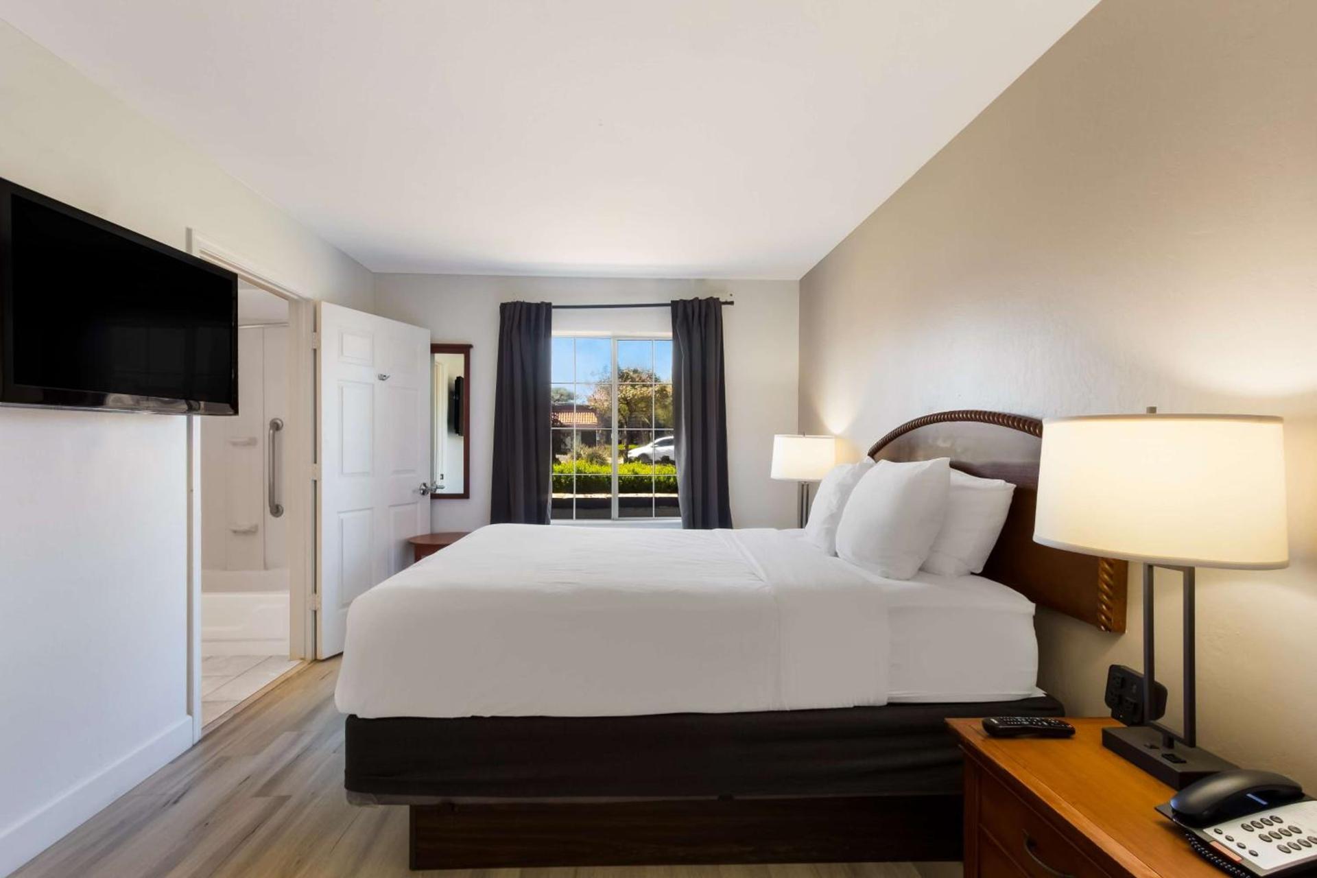 Howard Johnson by Wyndham Tempe University/Phoenix photo 26