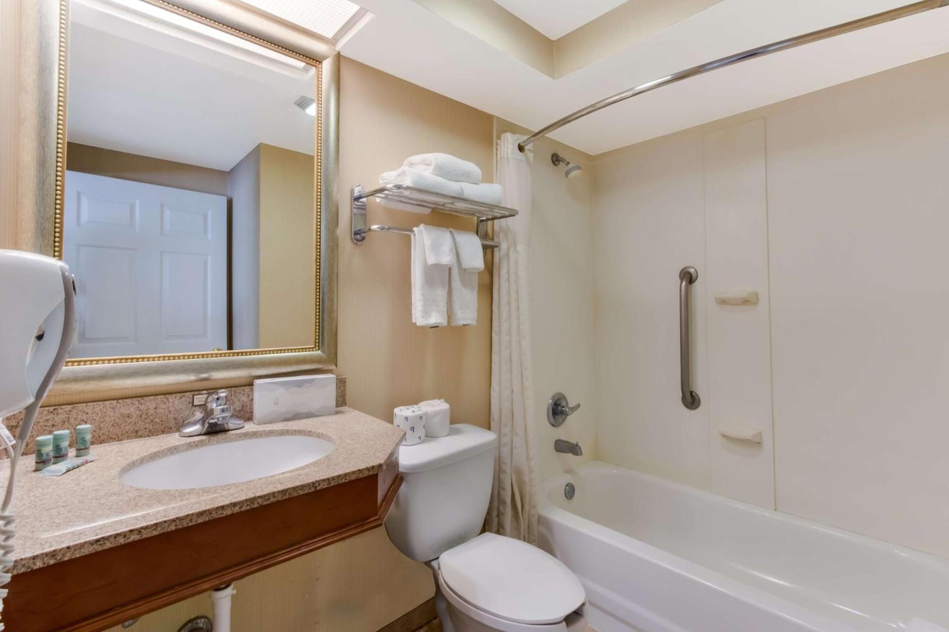 Howard Johnson by Wyndham Tempe University/Phoenix photo 28