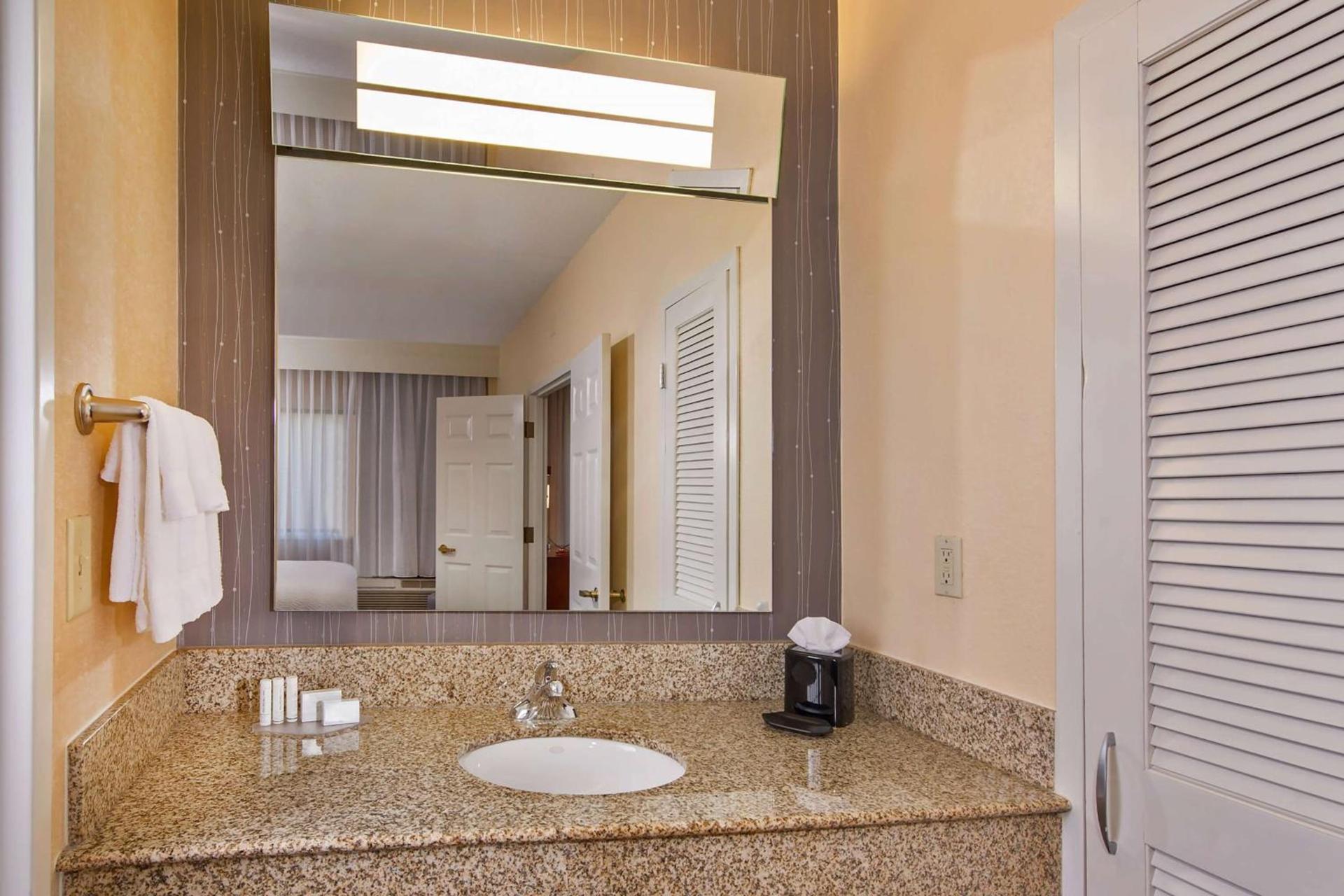 Sonesta Select Charlotte University Research Park photo 15