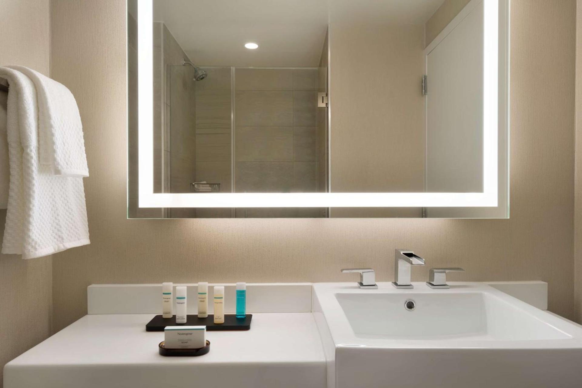 Newly Renovated Embassy Suites By Hilton New York Manhattan Times Square photo 58