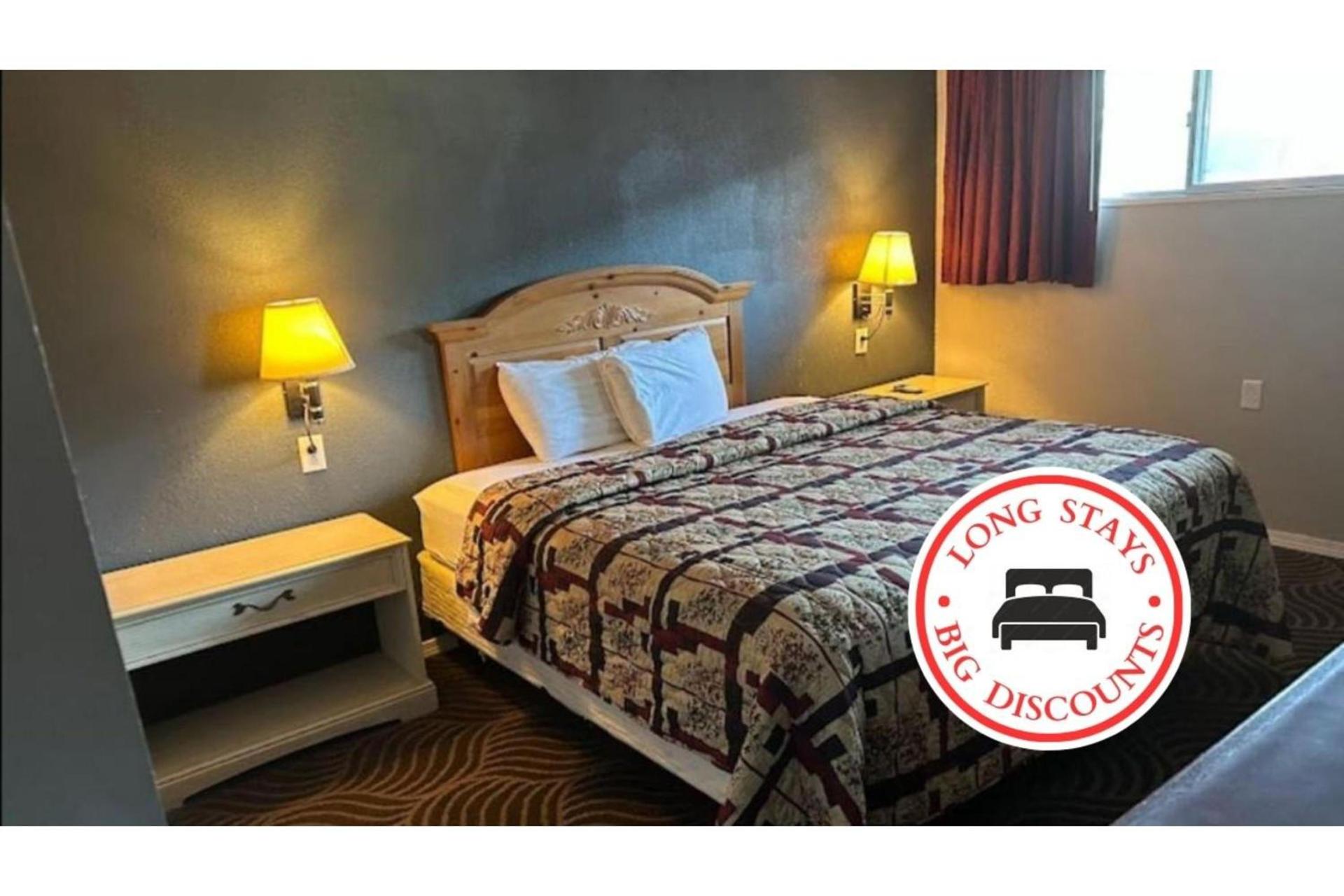 Love Hotels Western Holiday by OYO at Harlan Lake NE photo 38