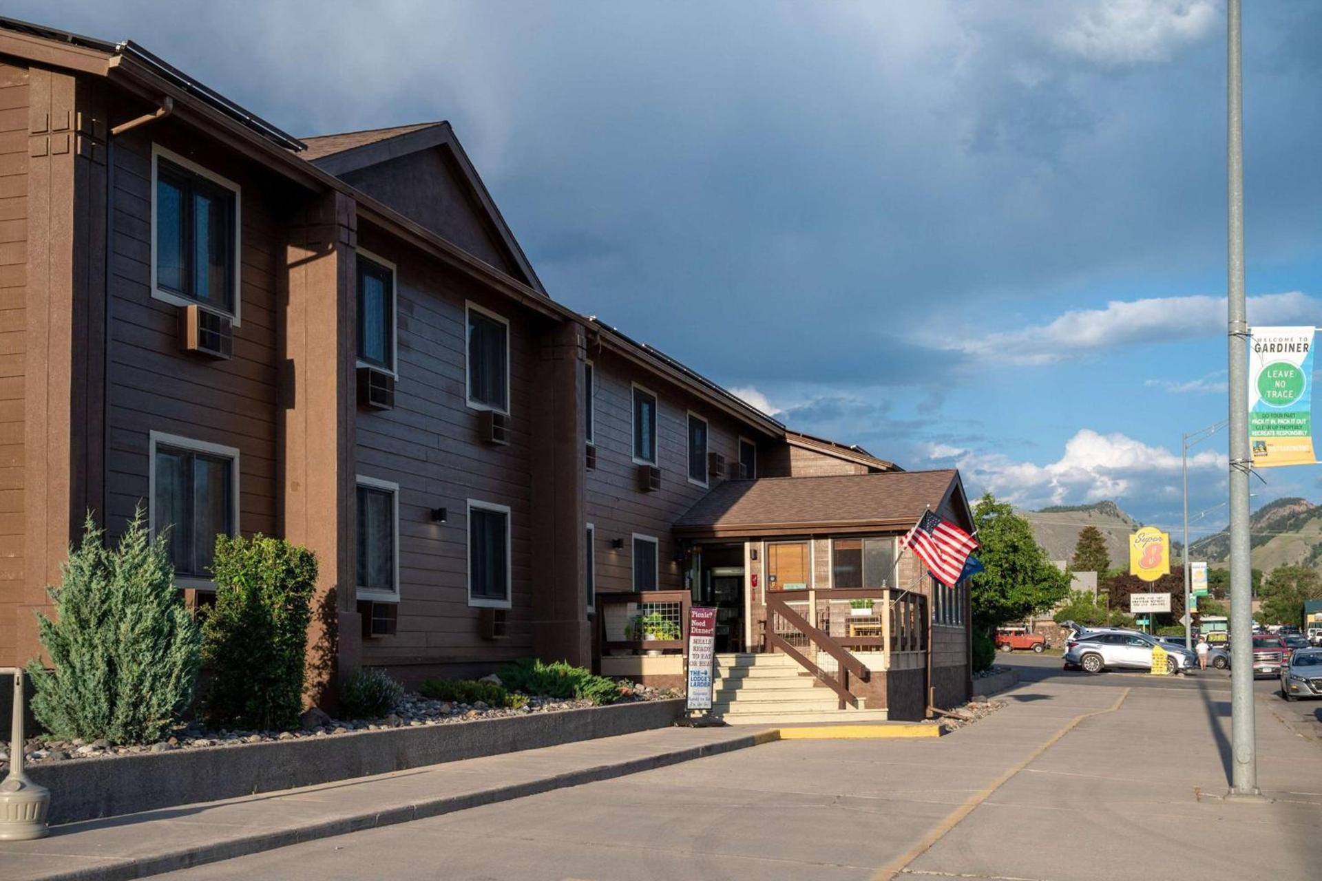 Super 8 by Wyndham Gardiner/Yellowstone Park Area — hotel in Gardiner