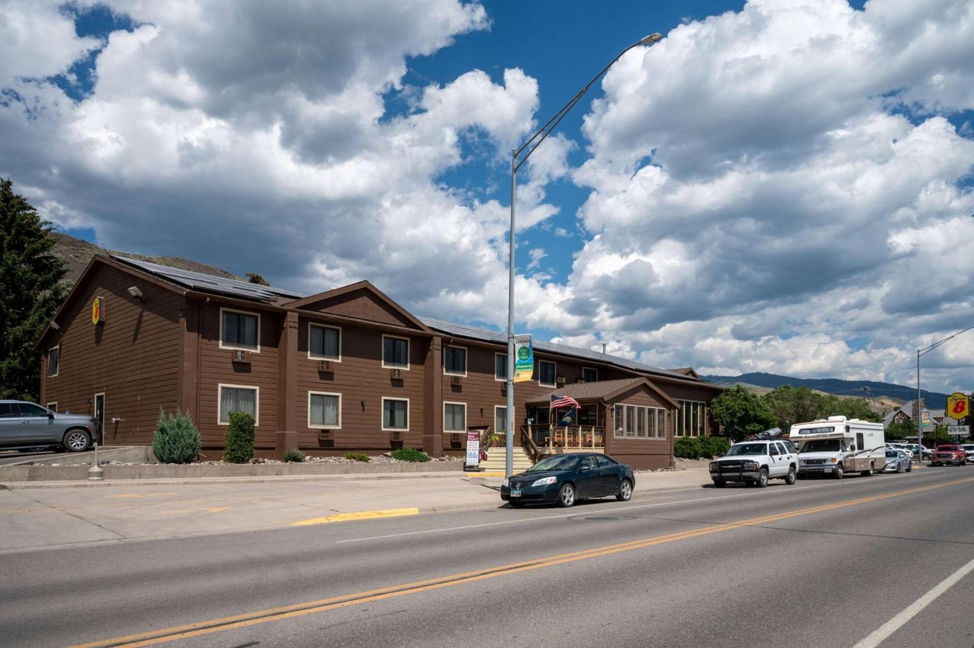 Super 8 by Wyndham Gardiner/Yellowstone Park Area photo 3