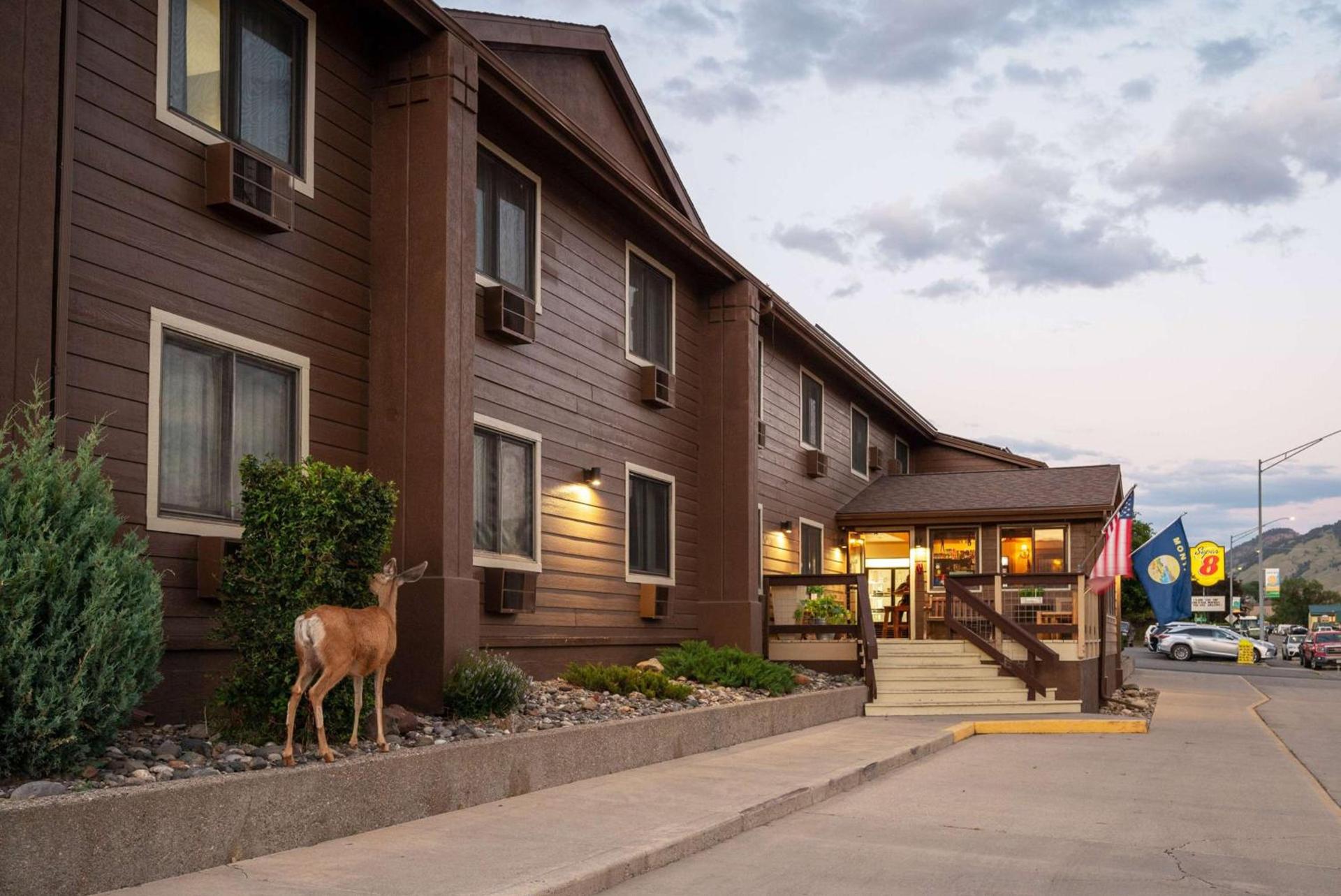 Super 8 by Wyndham Gardiner/Yellowstone Park Area photo 10