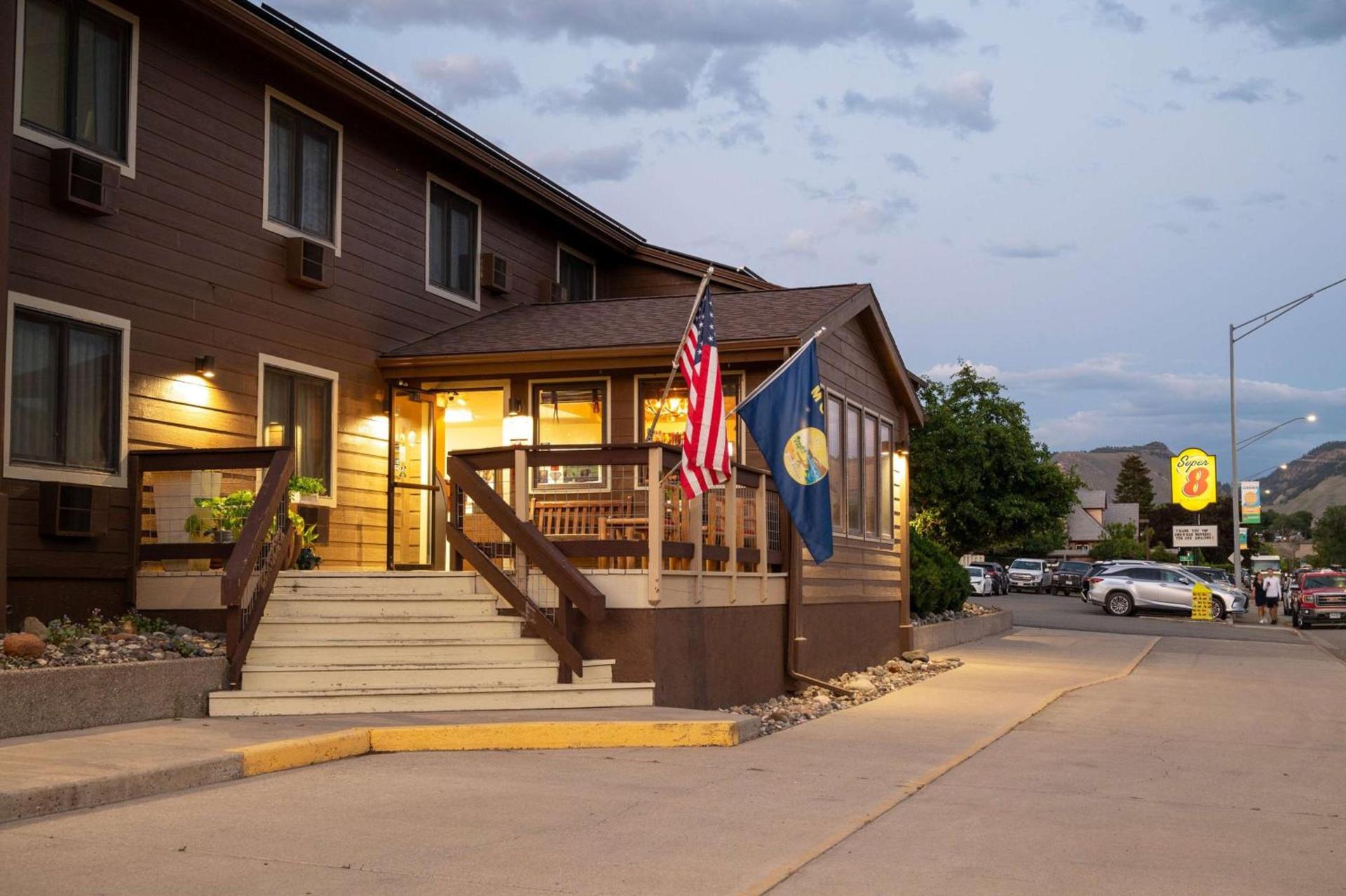 Super 8 by Wyndham Gardiner/Yellowstone Park Area photo 14